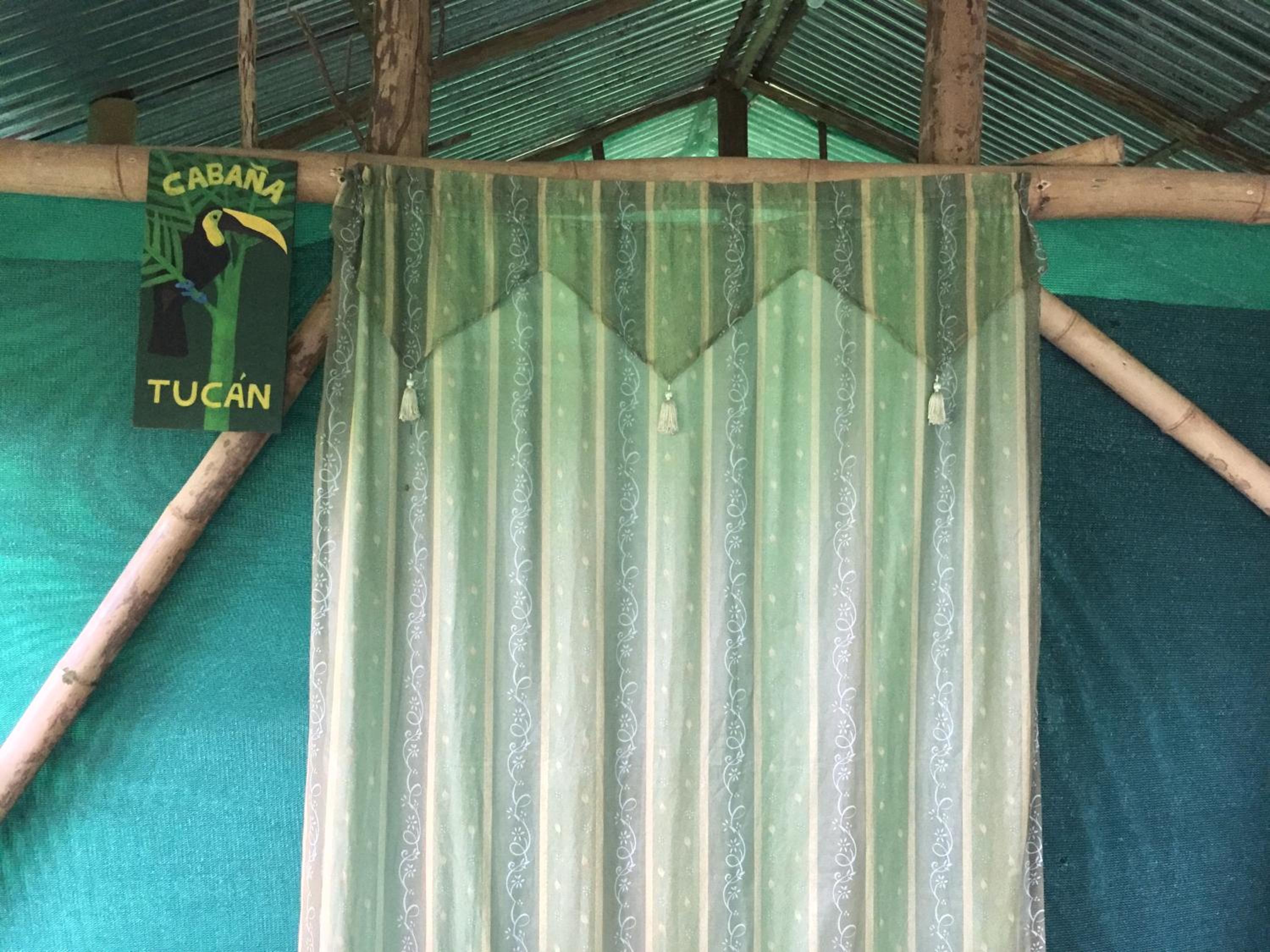 Isla Violin Eco-Lodge