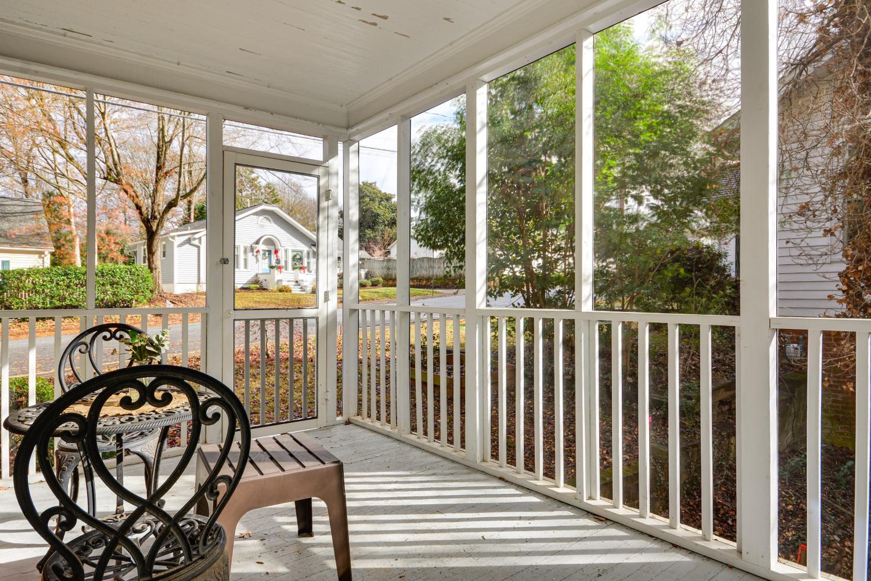 Great for Travel Nurses! Winston-Salem Gem with Yard