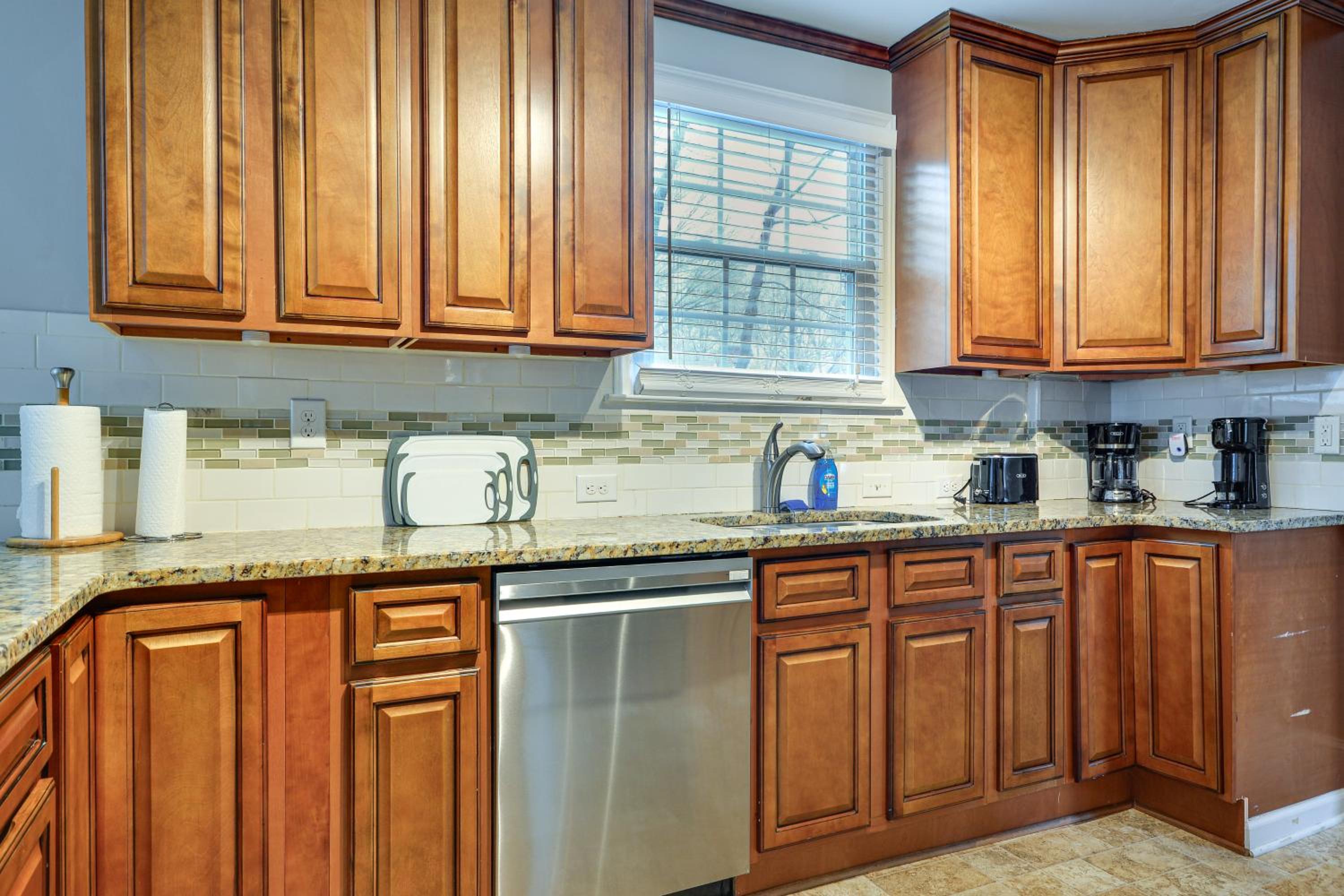 Great for Travel Nurses! Winston-Salem Gem with Yard