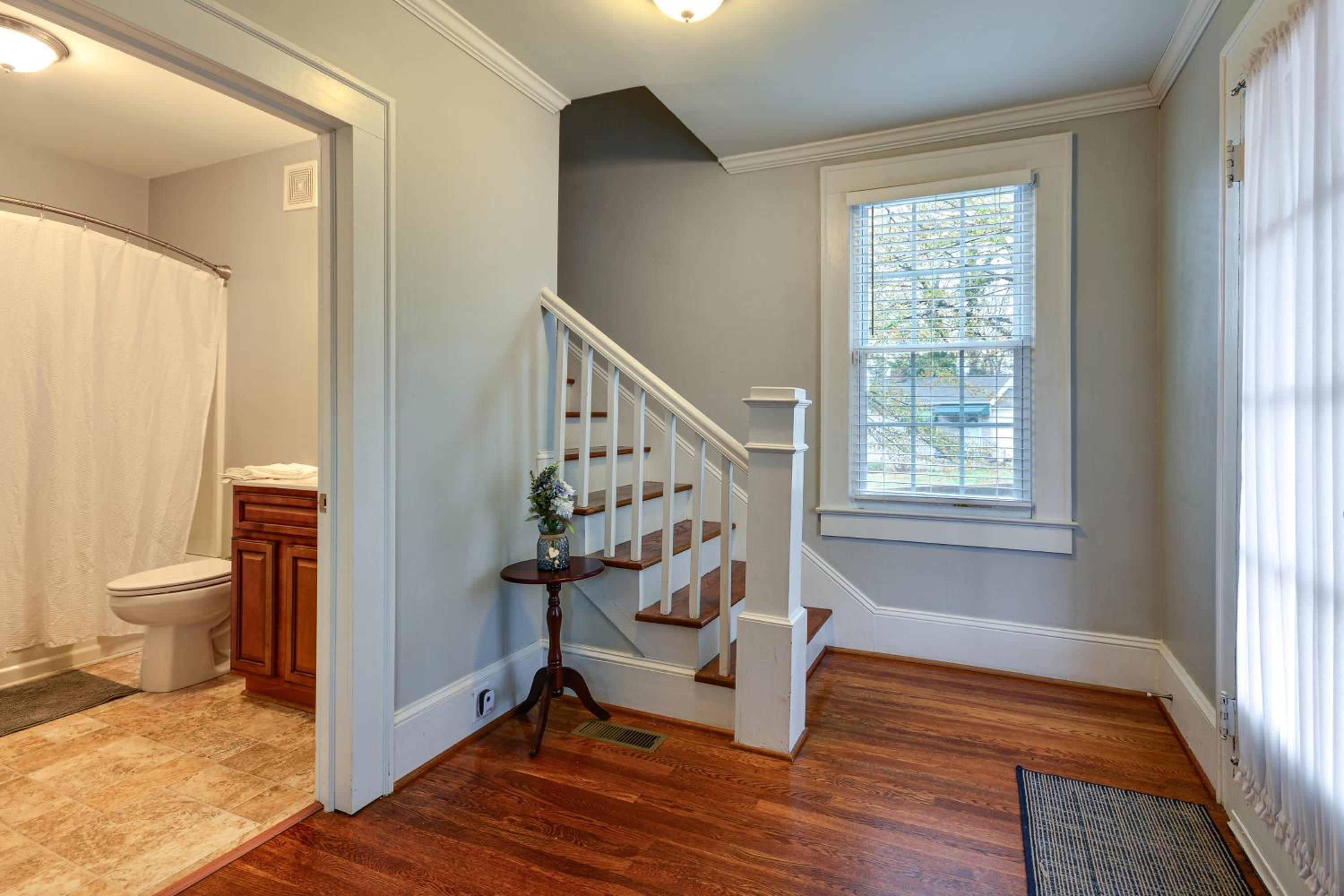Great for Travel Nurses! Winston-Salem Gem with Yard