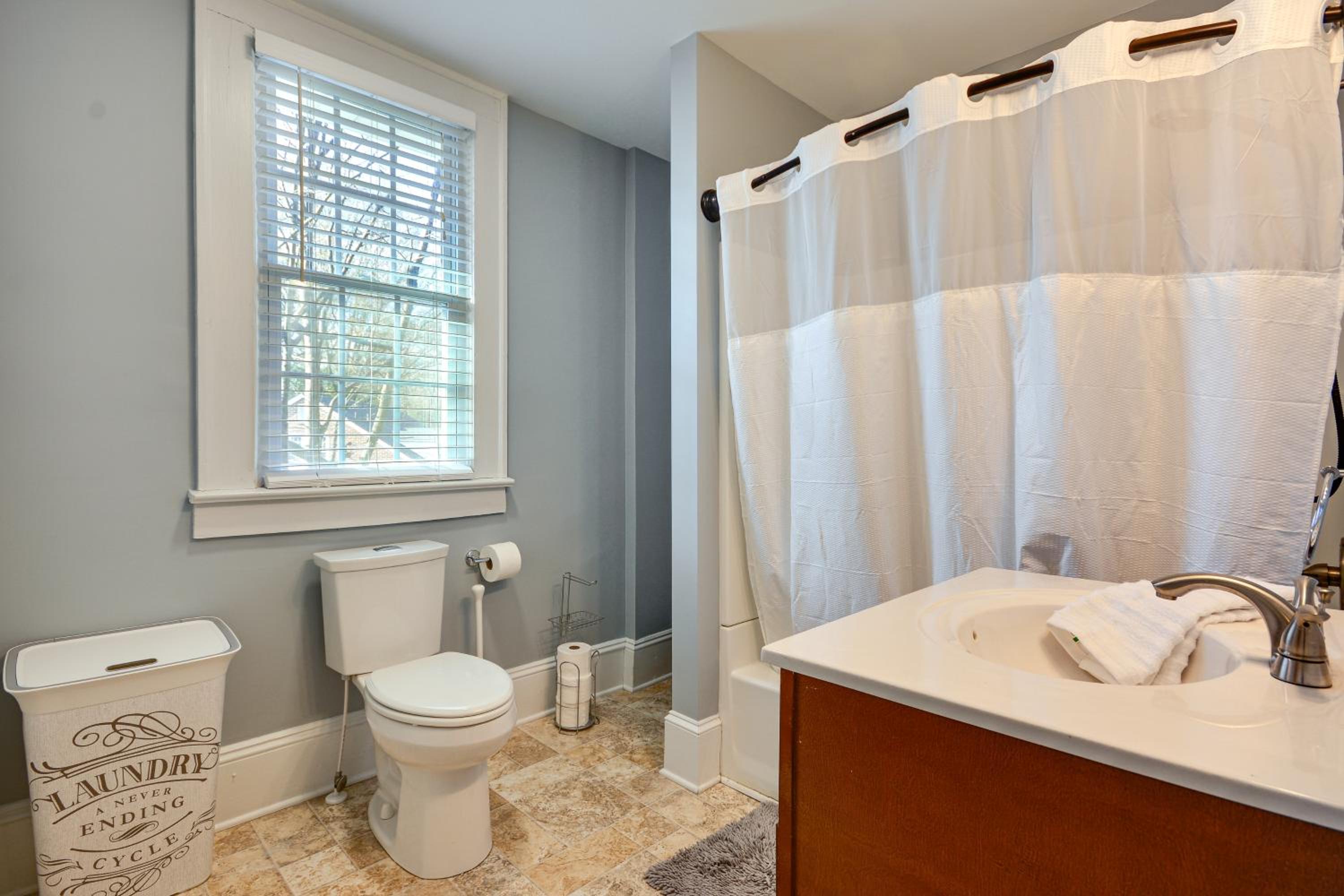 Great for Travel Nurses! Winston-Salem Gem with Yard