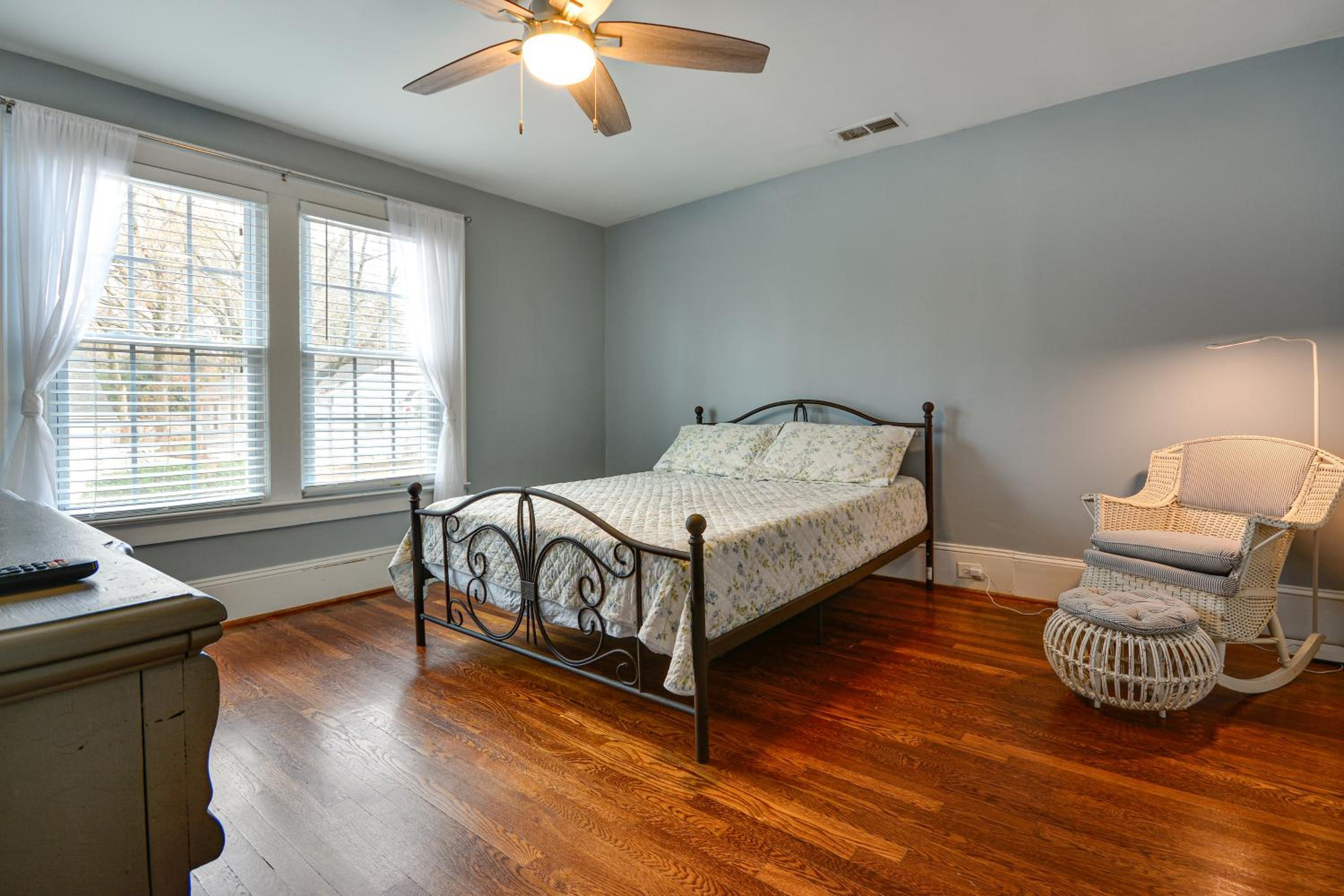 Great for Travel Nurses! Winston-Salem Gem with Yard