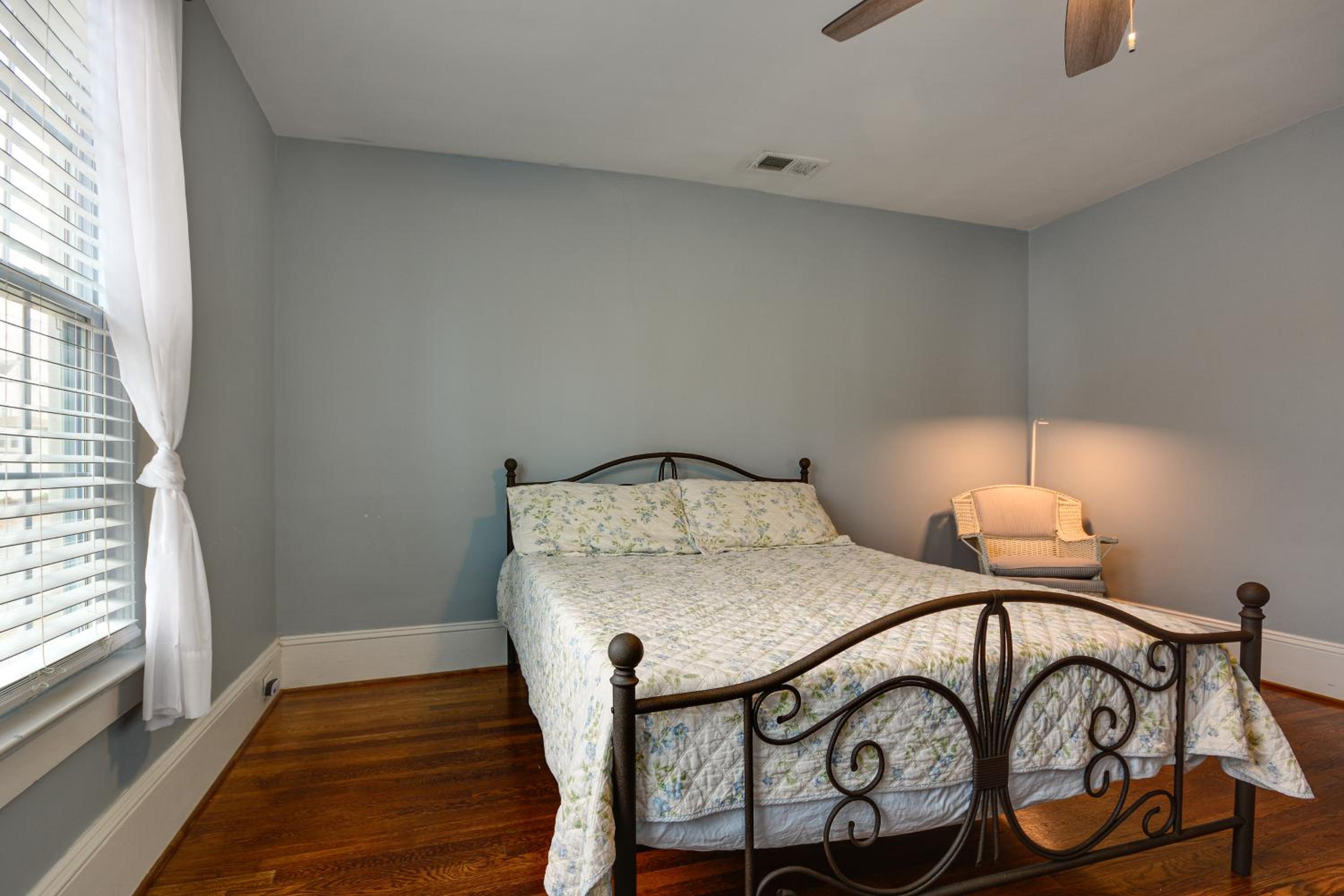 Great for Travel Nurses! Winston-Salem Gem with Yard