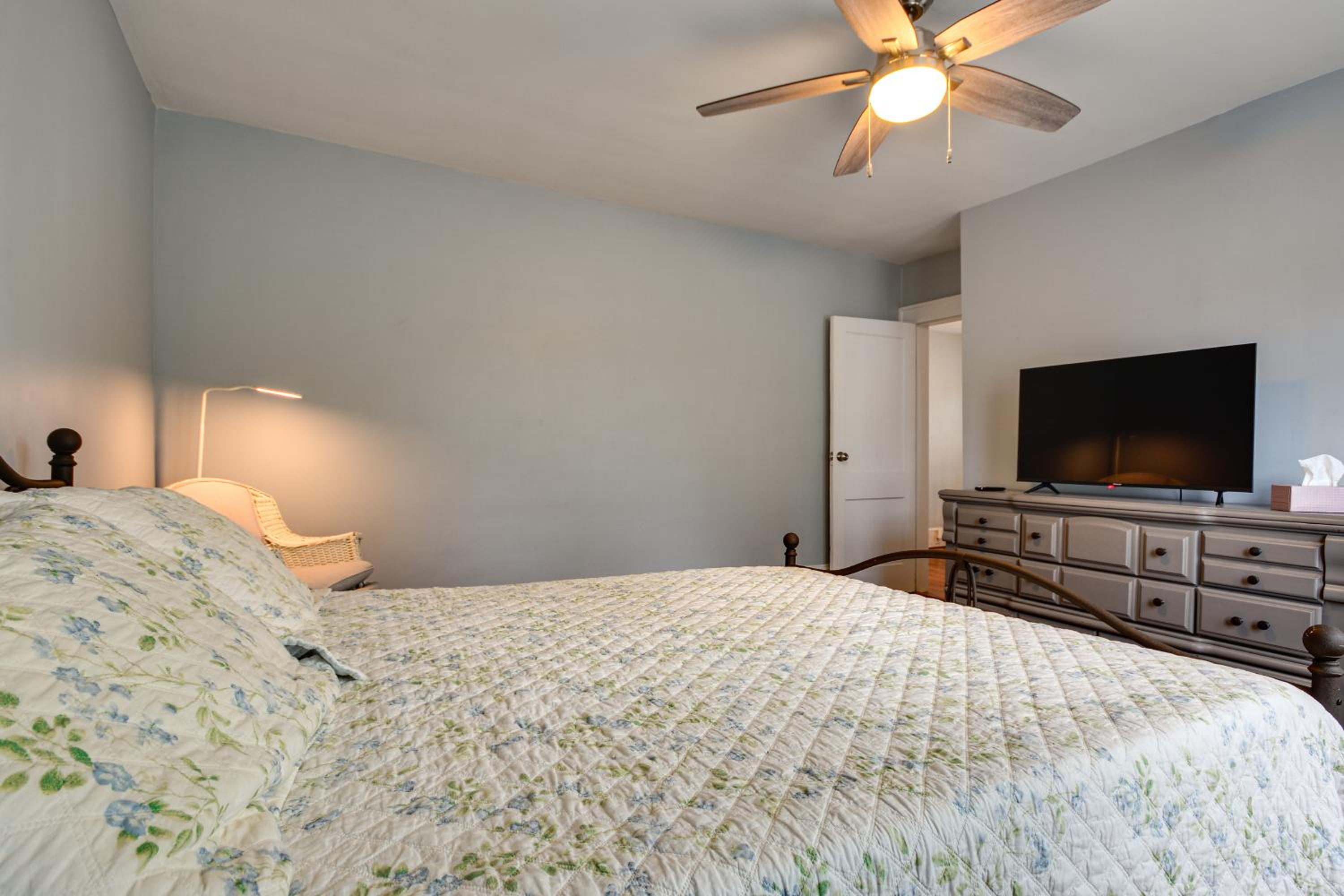 Great for Travel Nurses! Winston-Salem Gem with Yard