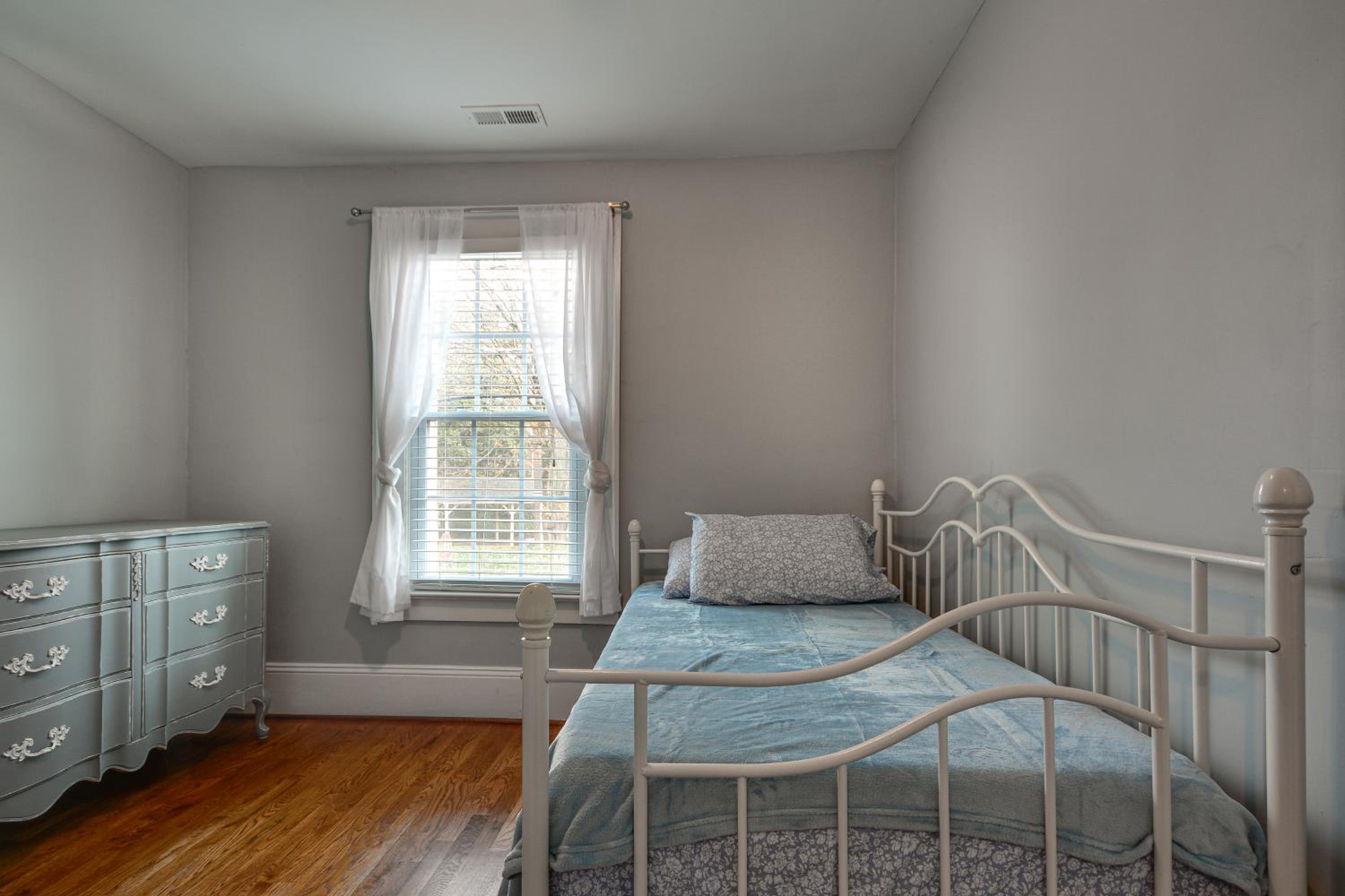 Great for Travel Nurses! Winston-Salem Gem with Yard