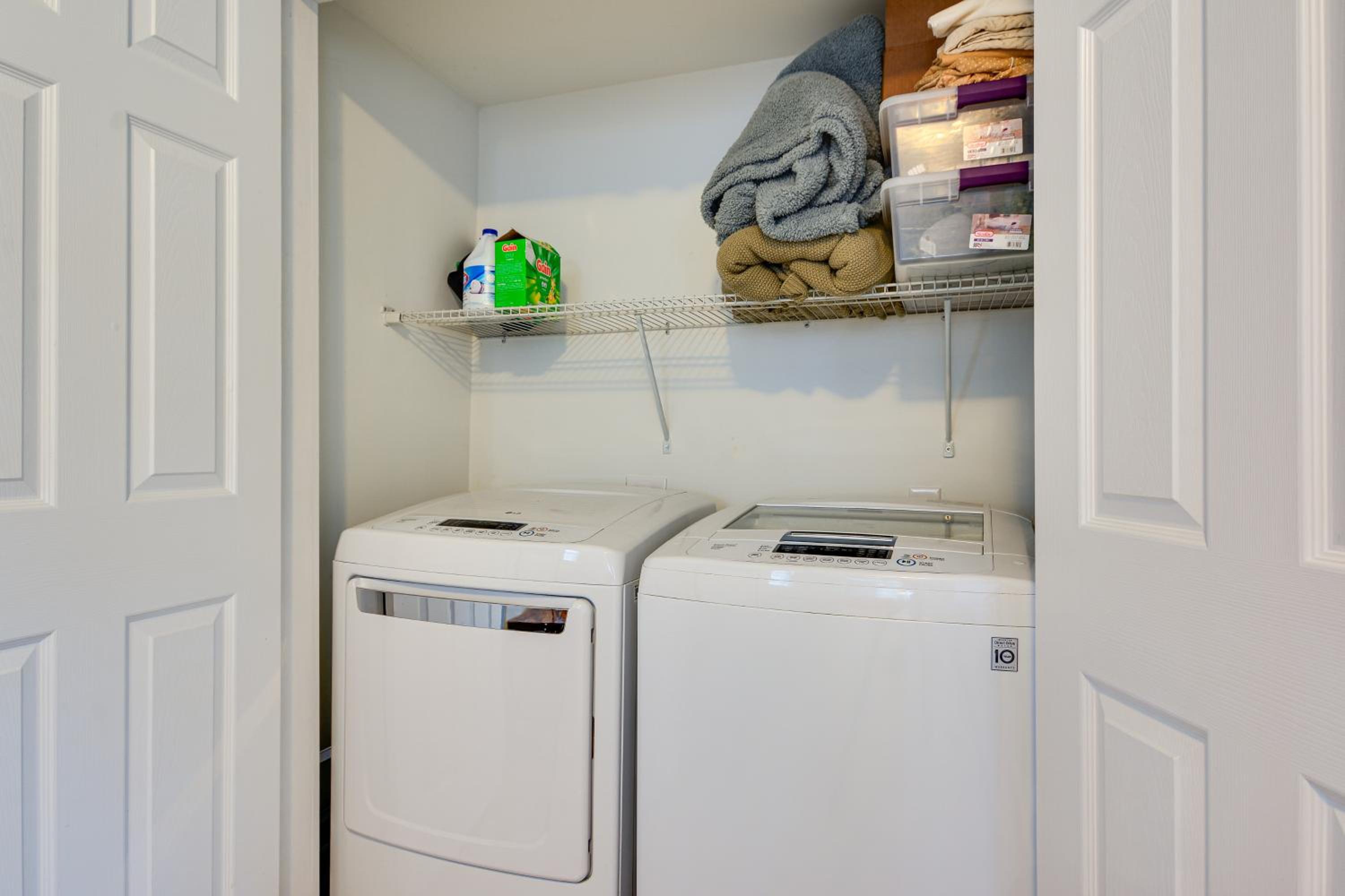 Great for Travel Nurses! Winston-Salem Gem with Yard
