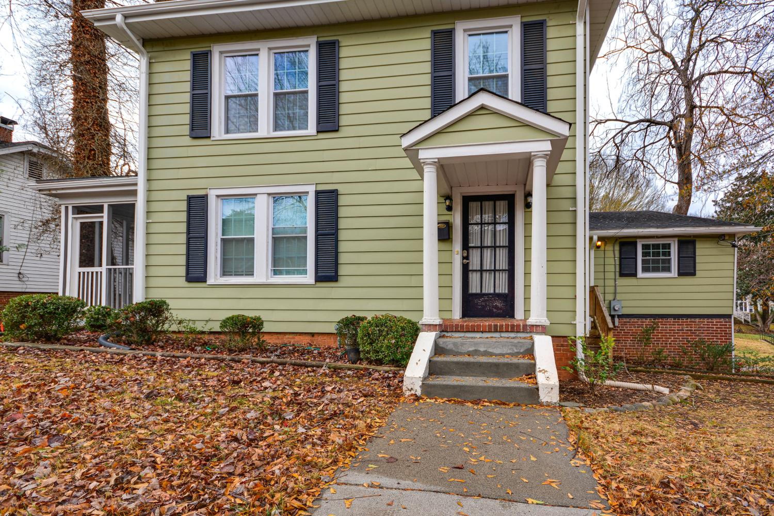 Great for Travel Nurses! Winston-Salem Gem with Yard