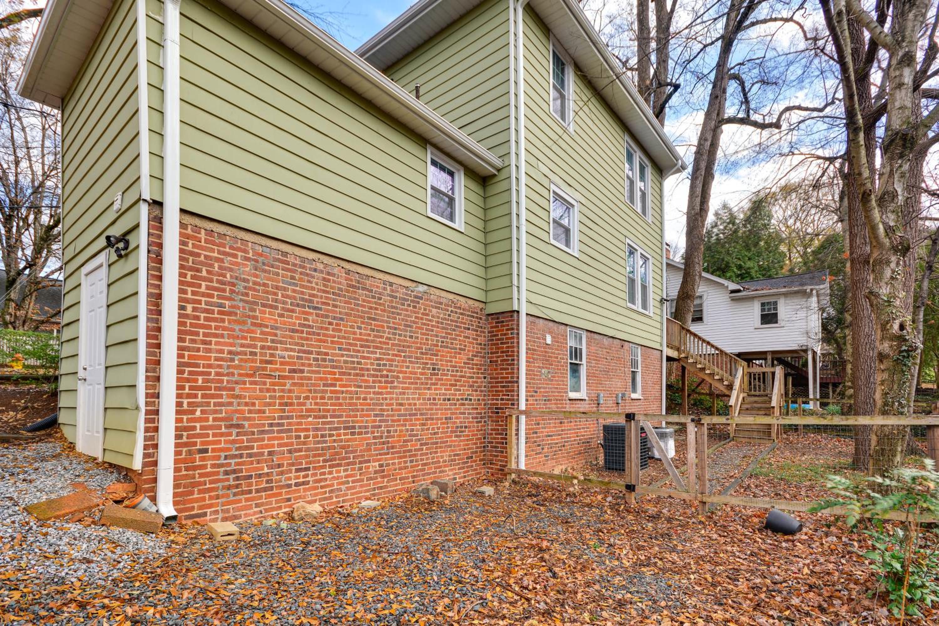Great for Travel Nurses! Winston-Salem Gem with Yard