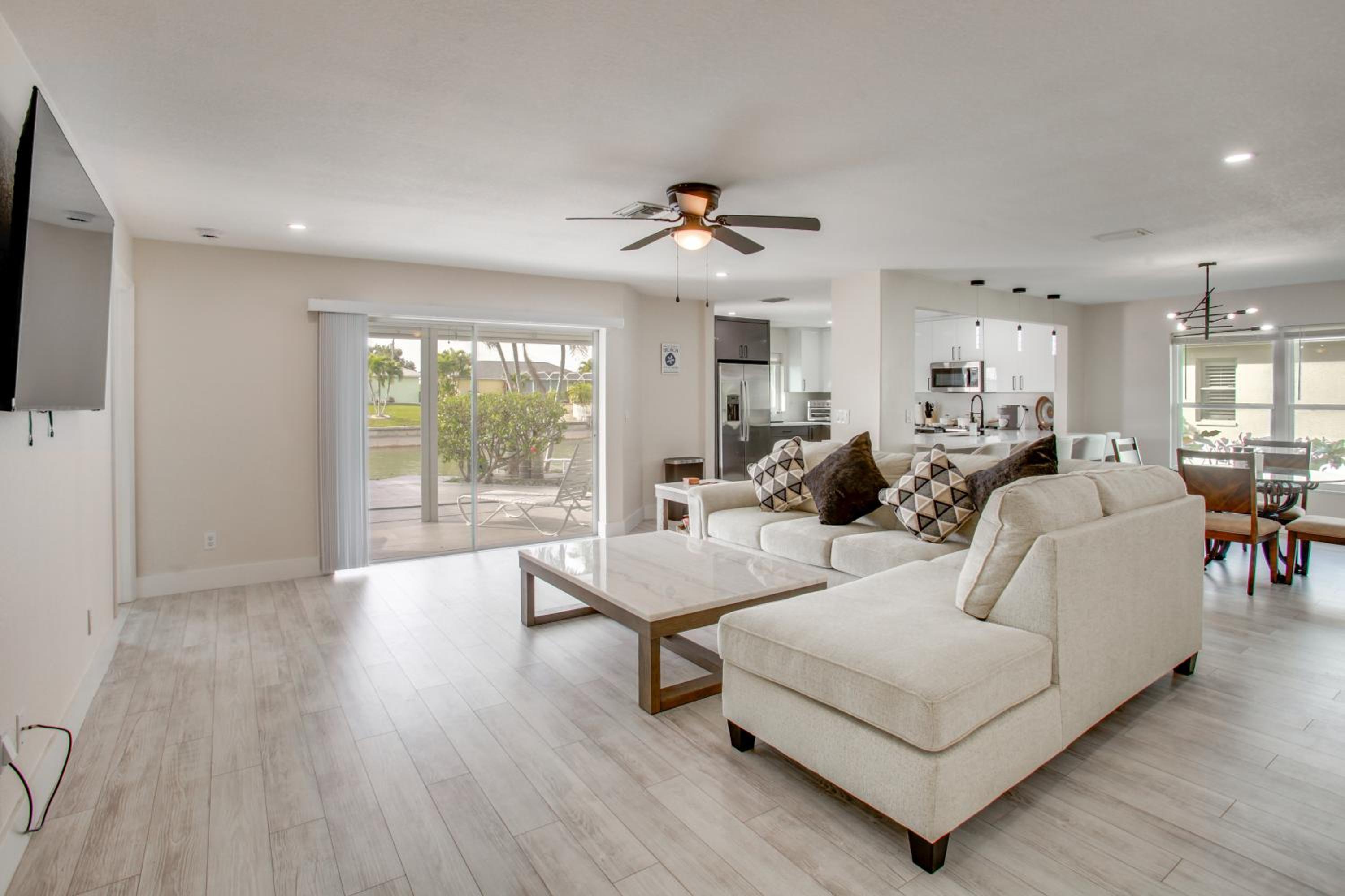 Fishing Dock and Pool Waterfront Cape Coral Retreat