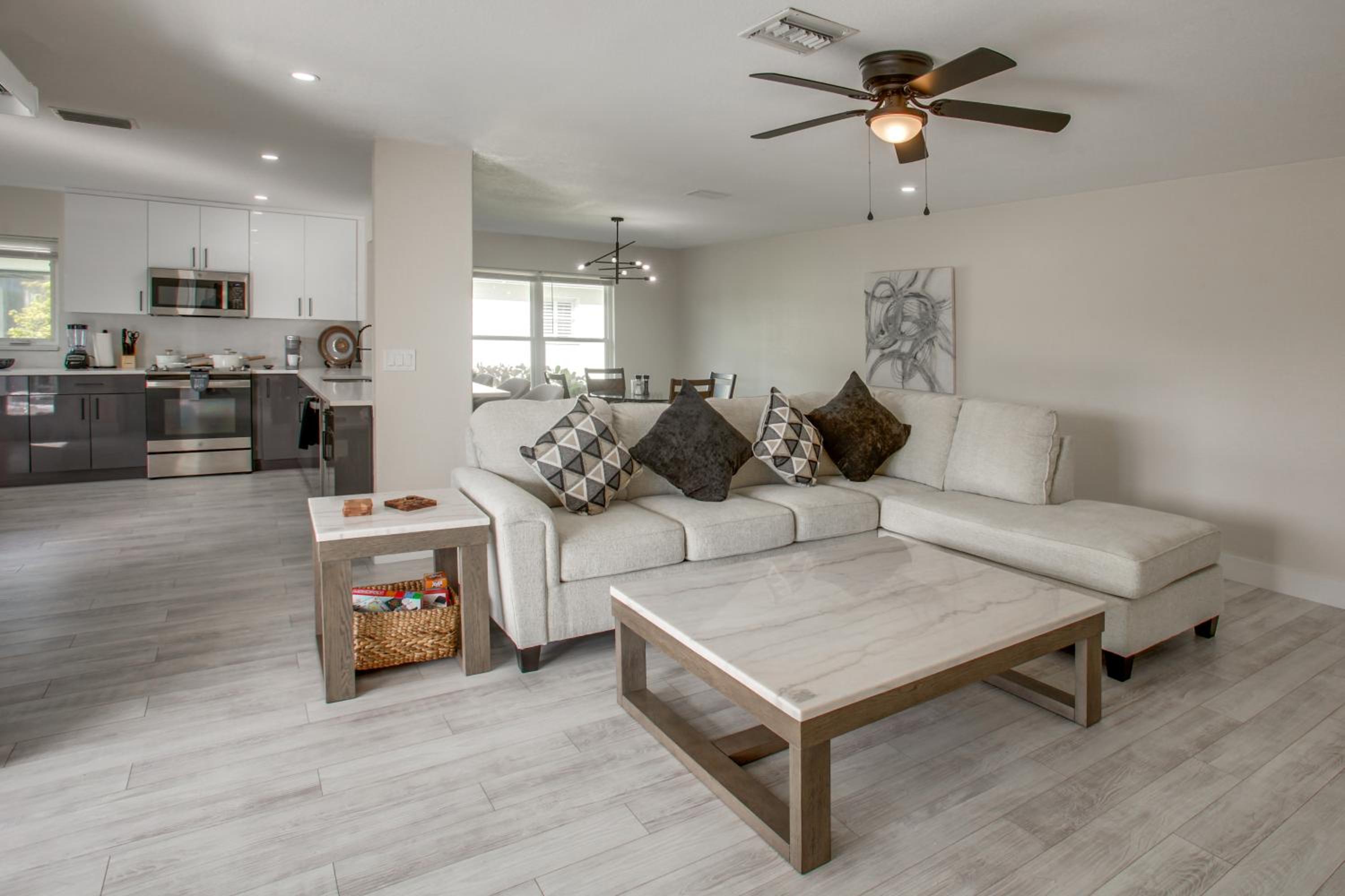 Fishing Dock and Pool Waterfront Cape Coral Retreat
