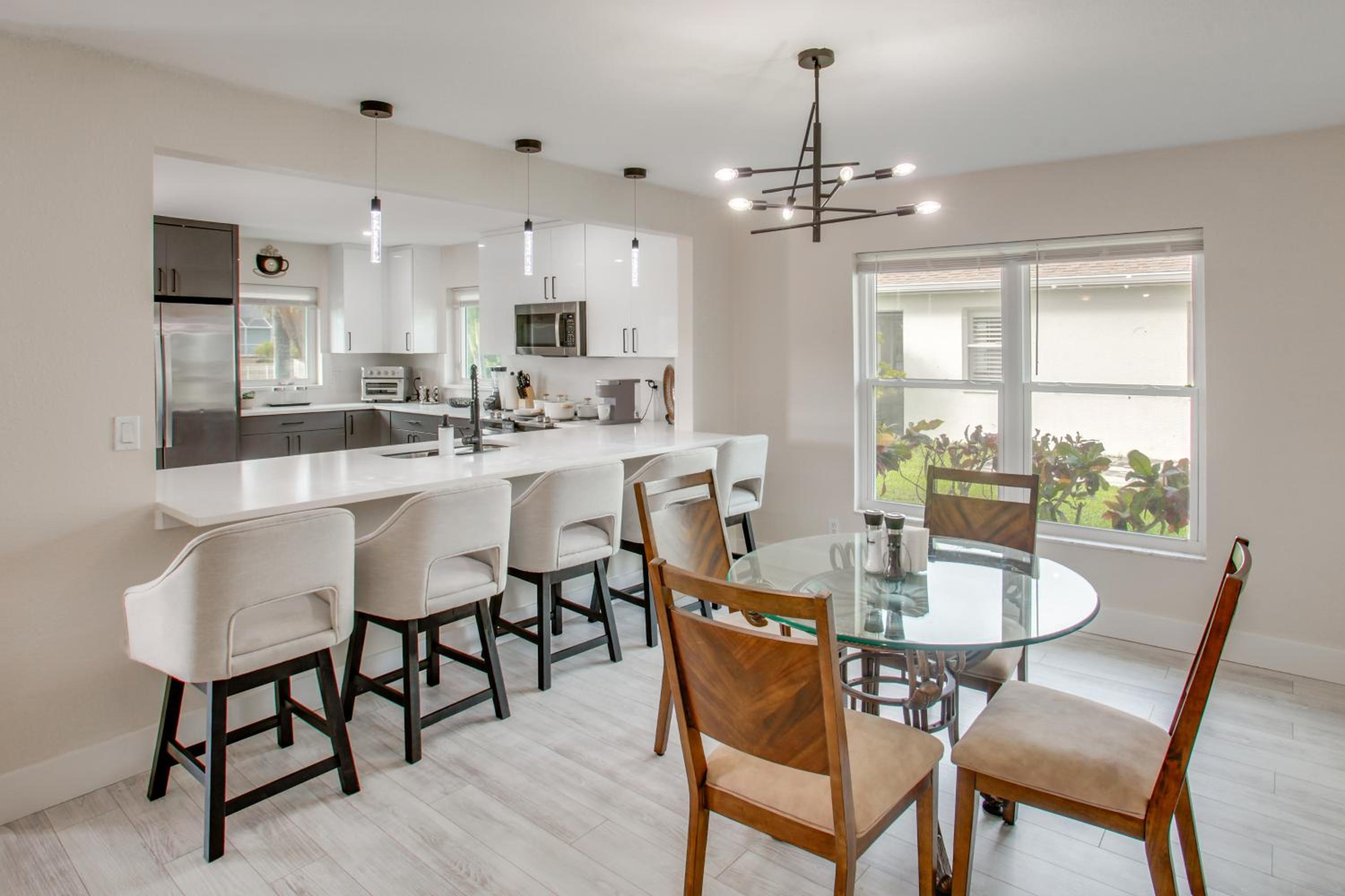 Fishing Dock and Pool Waterfront Cape Coral Retreat