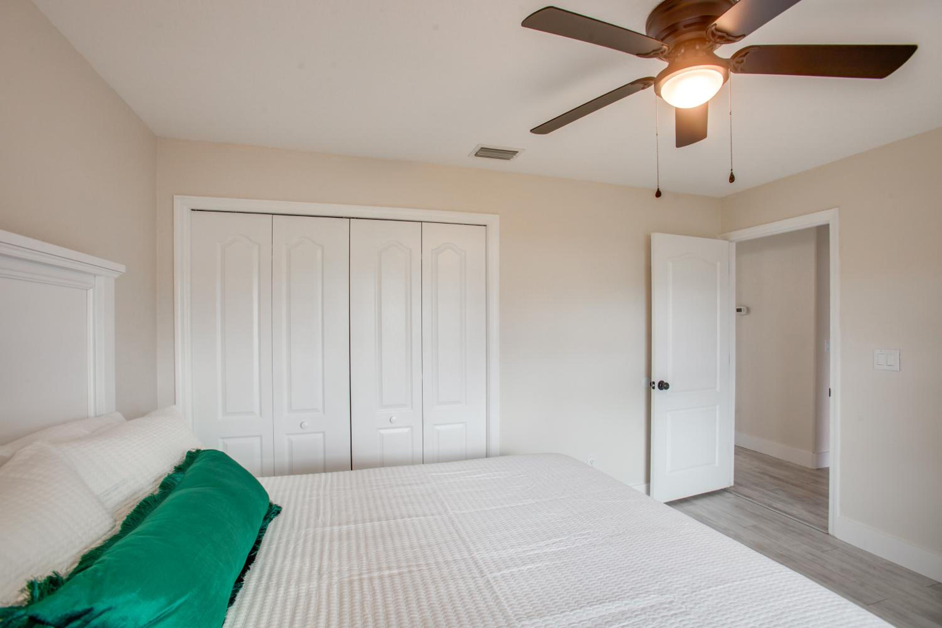 Fishing Dock and Pool Waterfront Cape Coral Retreat