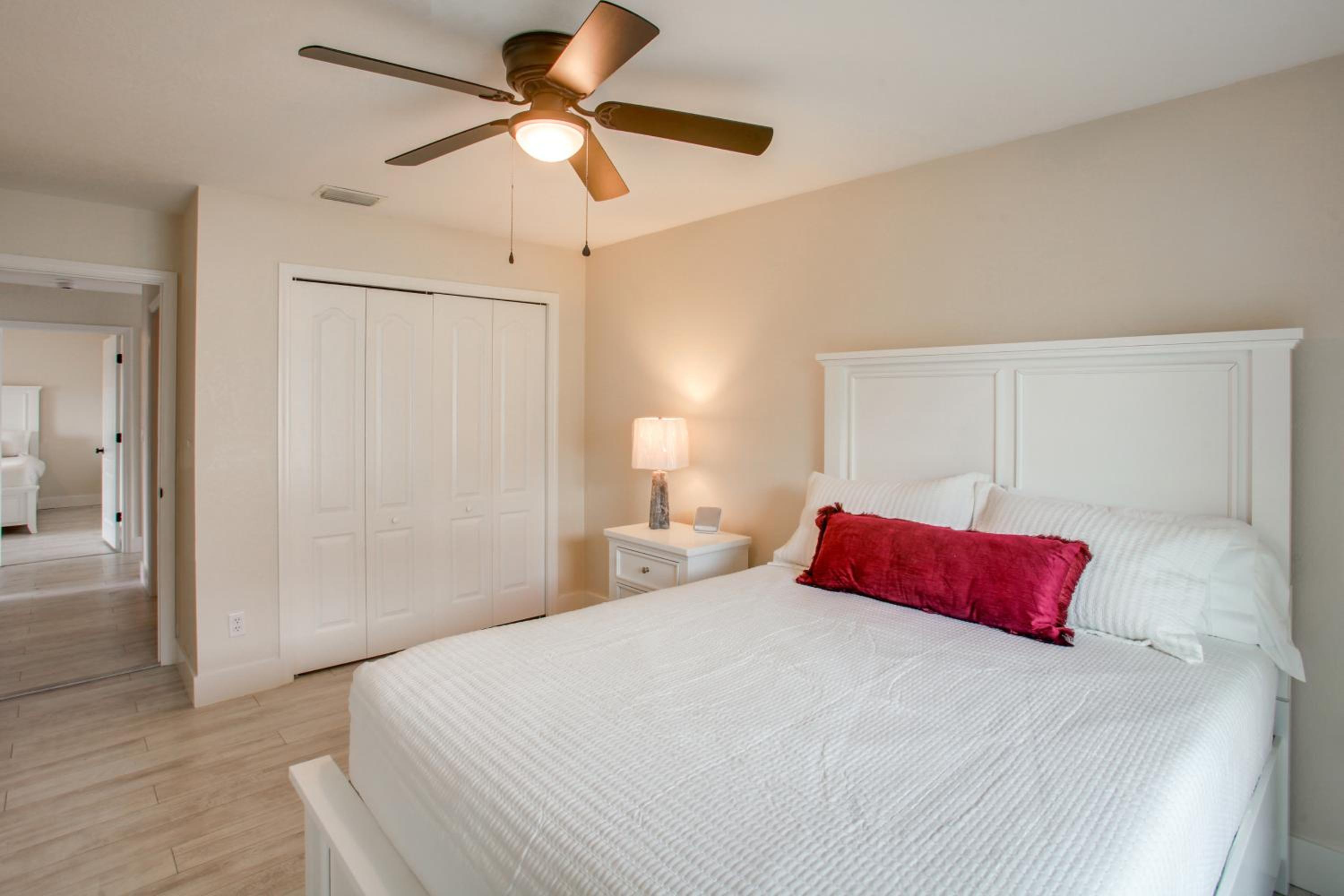 Fishing Dock and Pool Waterfront Cape Coral Retreat