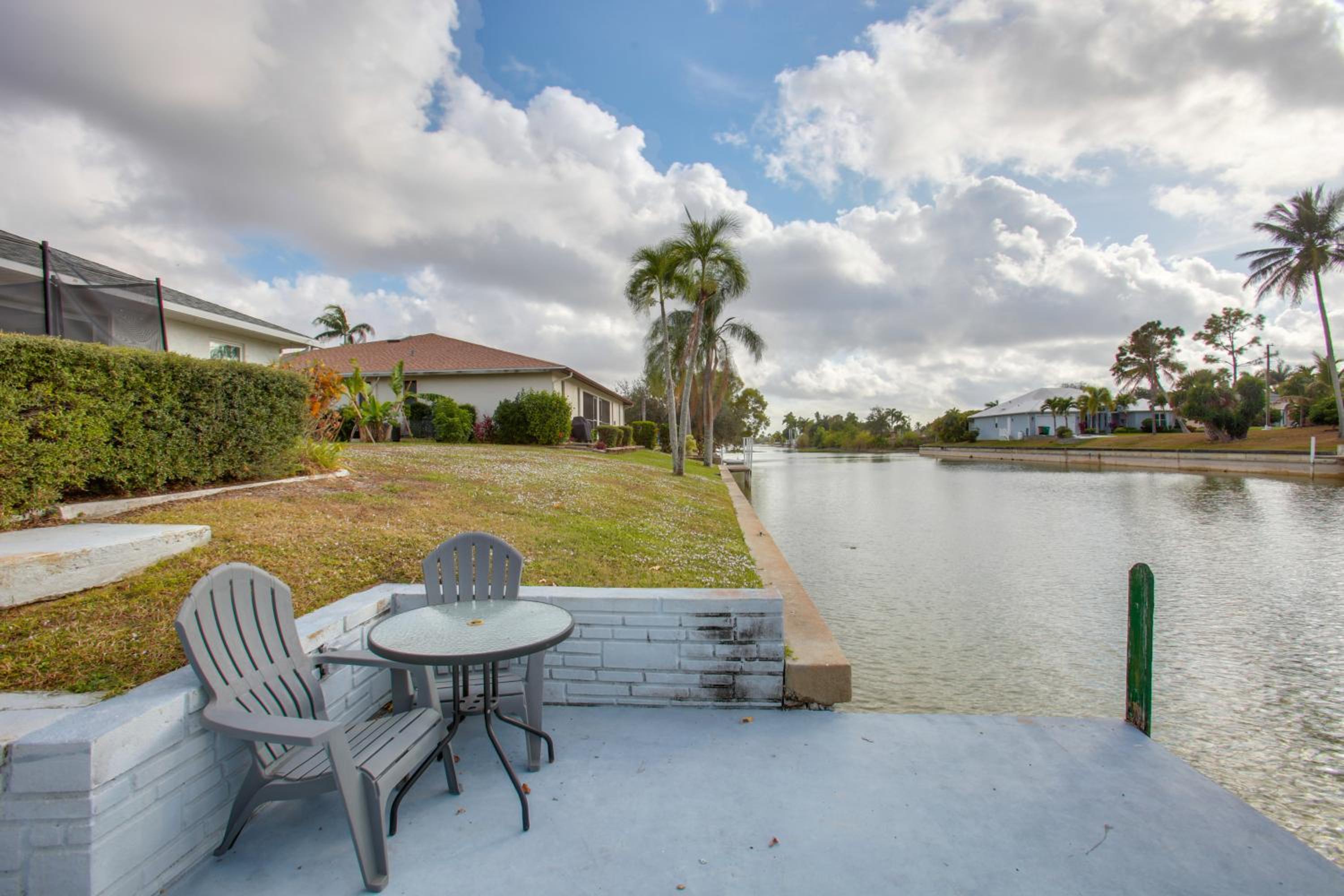 Fishing Dock and Pool Waterfront Cape Coral Retreat