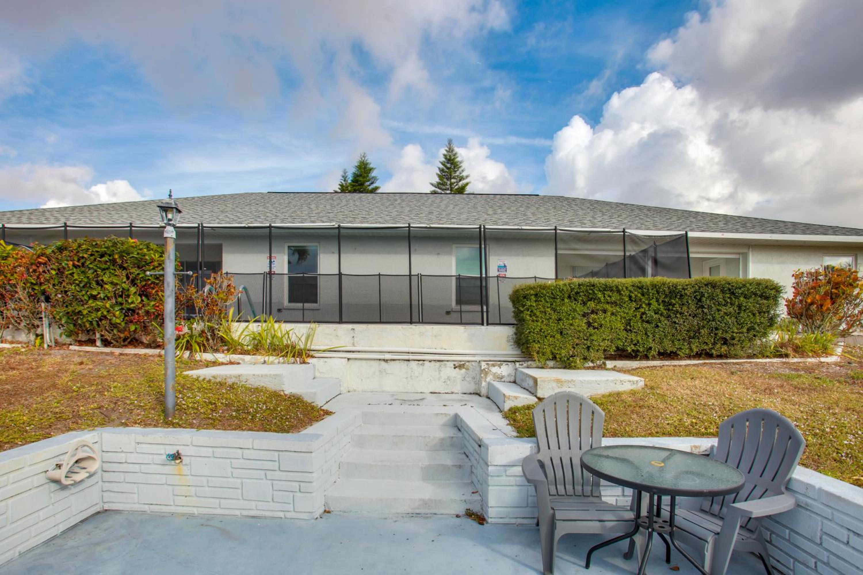 Fishing Dock and Pool Waterfront Cape Coral Retreat