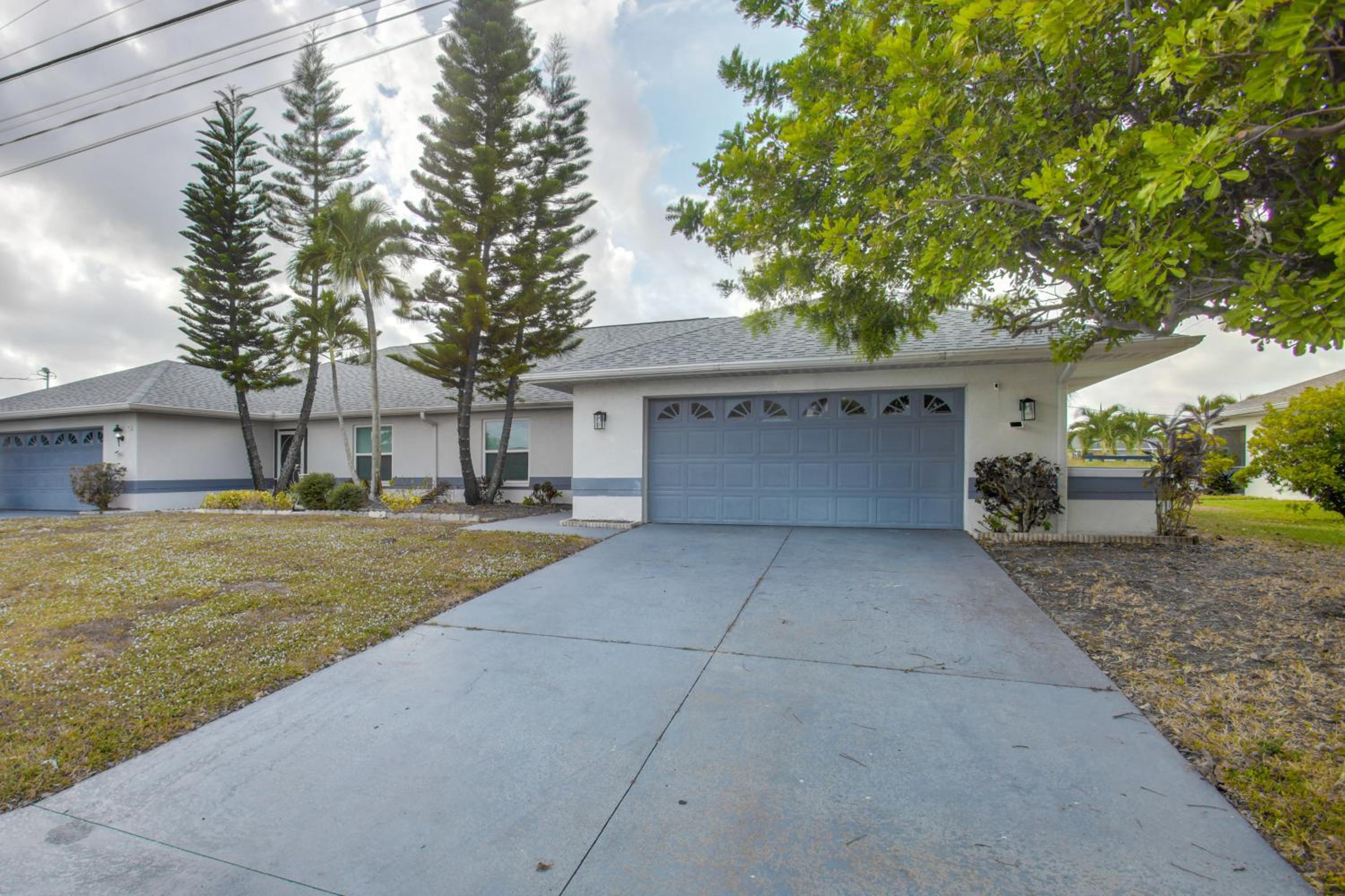 Fishing Dock and Pool Waterfront Cape Coral Retreat