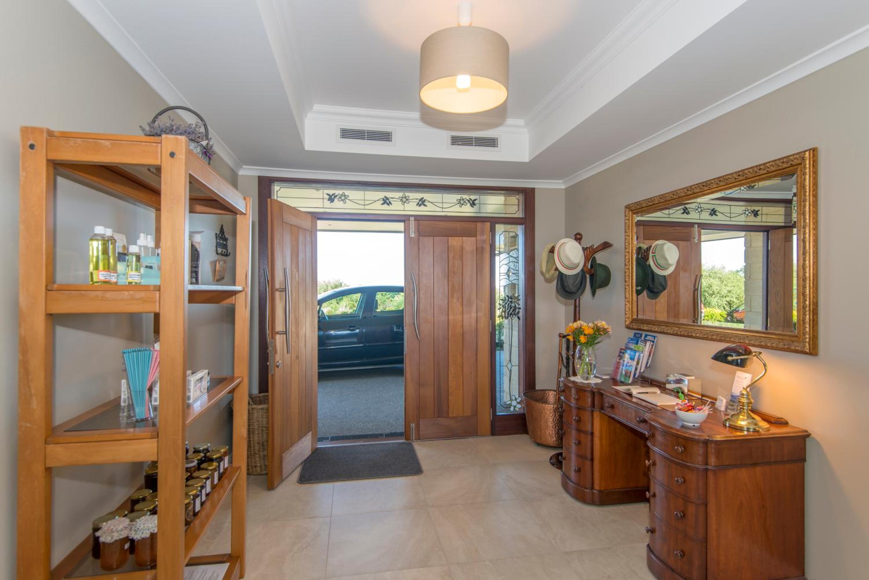 Ribbonwood Country House