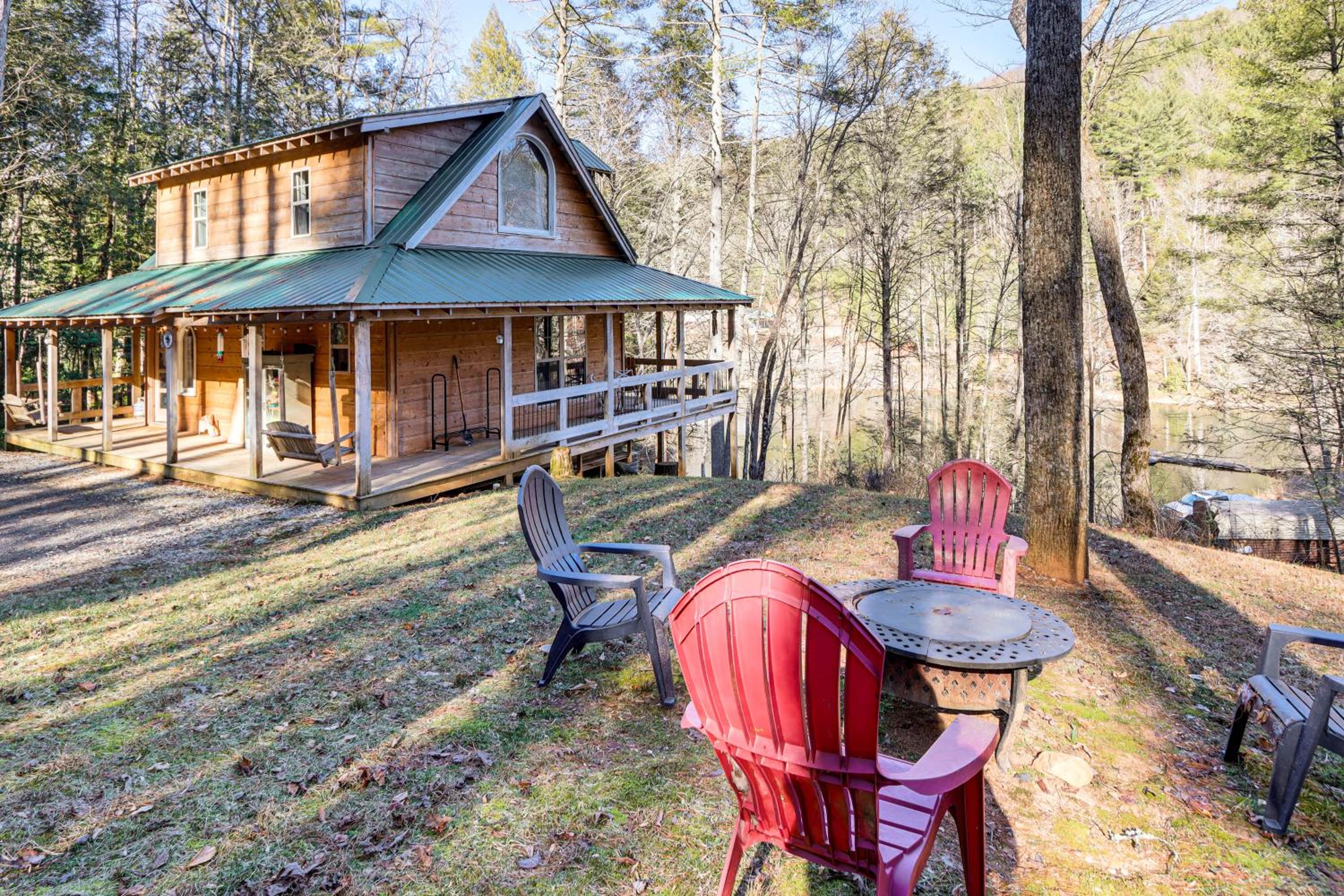 Newly Refreshed! Suches Cabin with Deck, Fire Pit