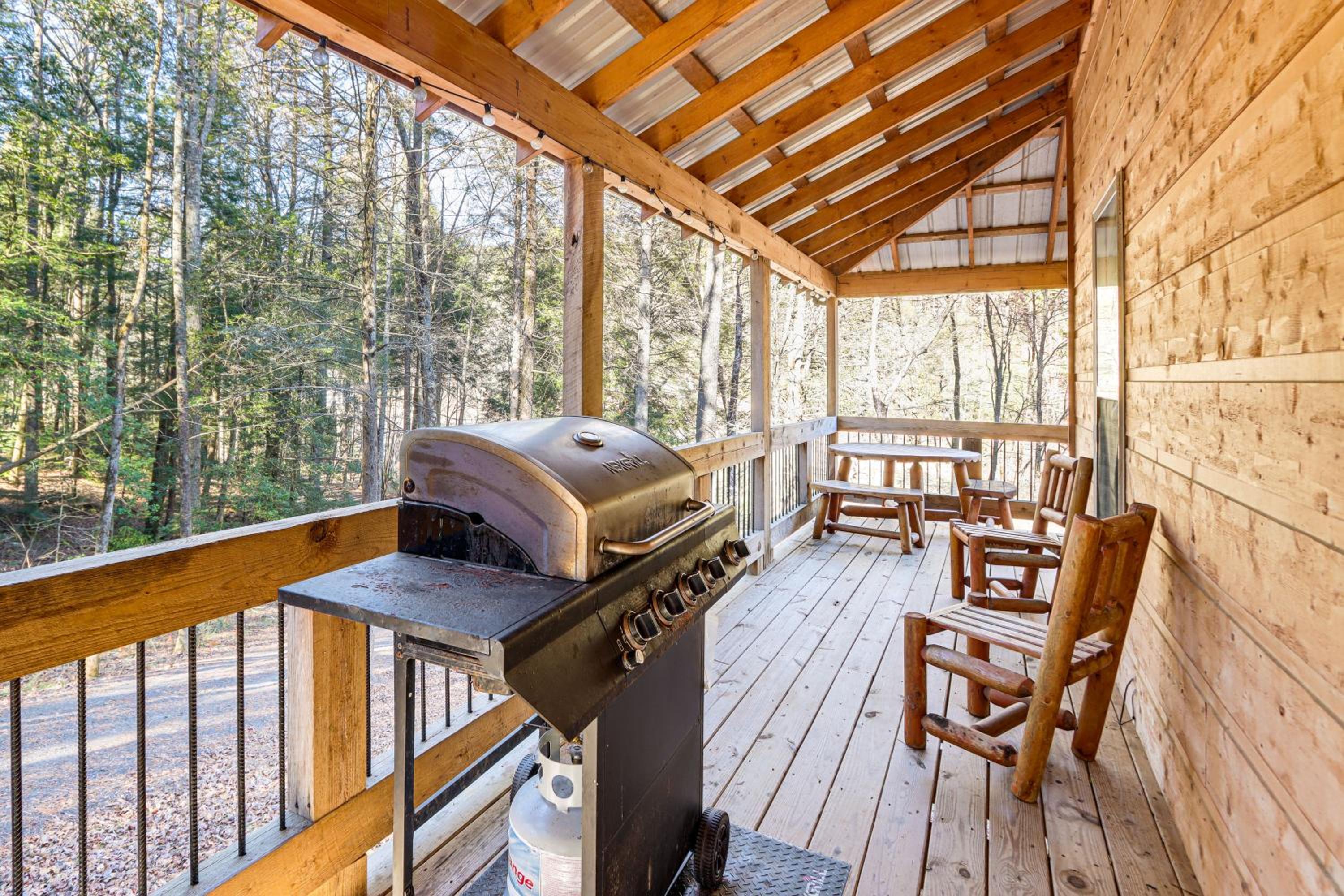 Newly Refreshed! Suches Cabin with Deck, Fire Pit
