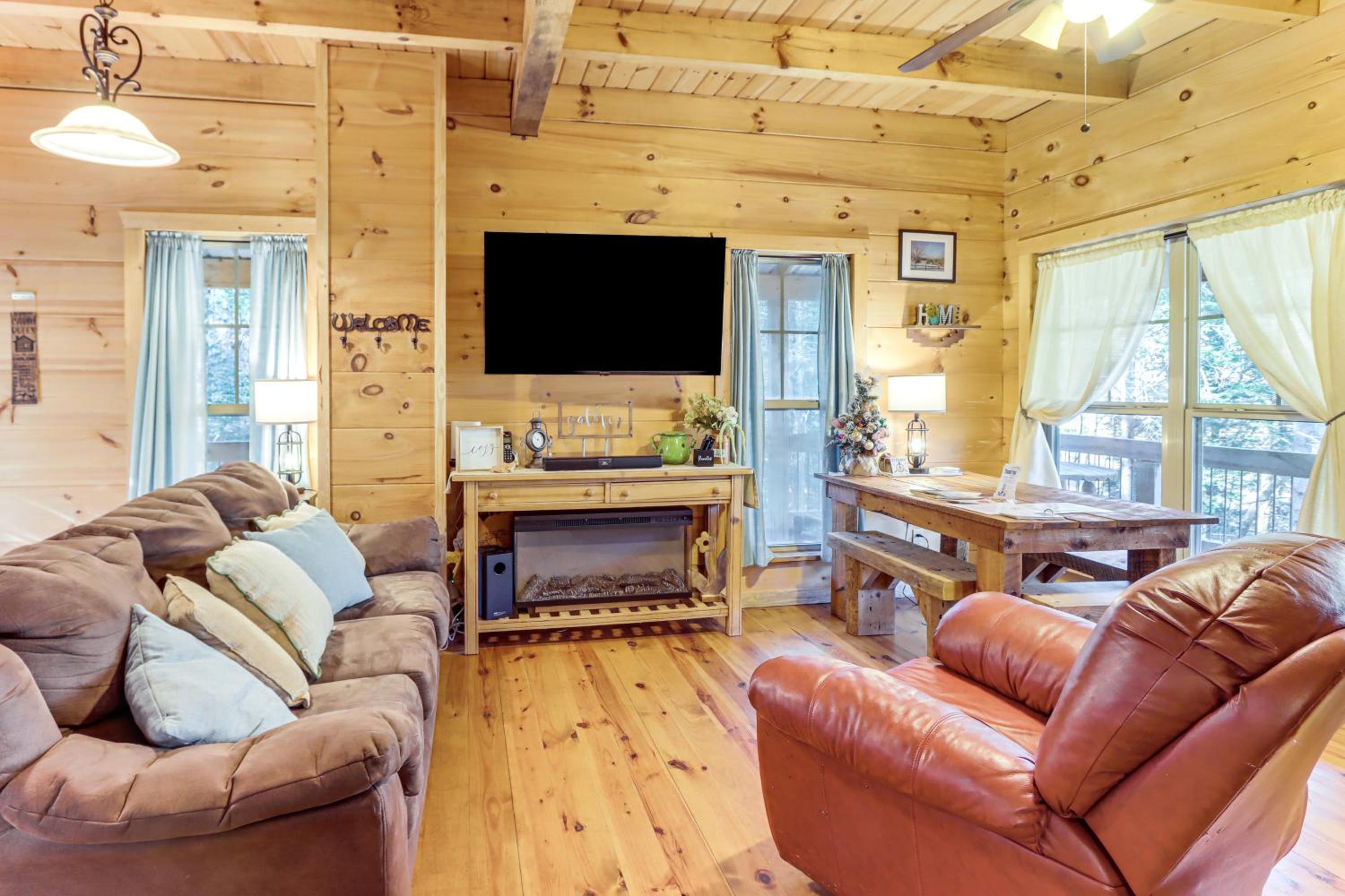 Newly Refreshed! Suches Cabin with Deck, Fire Pit