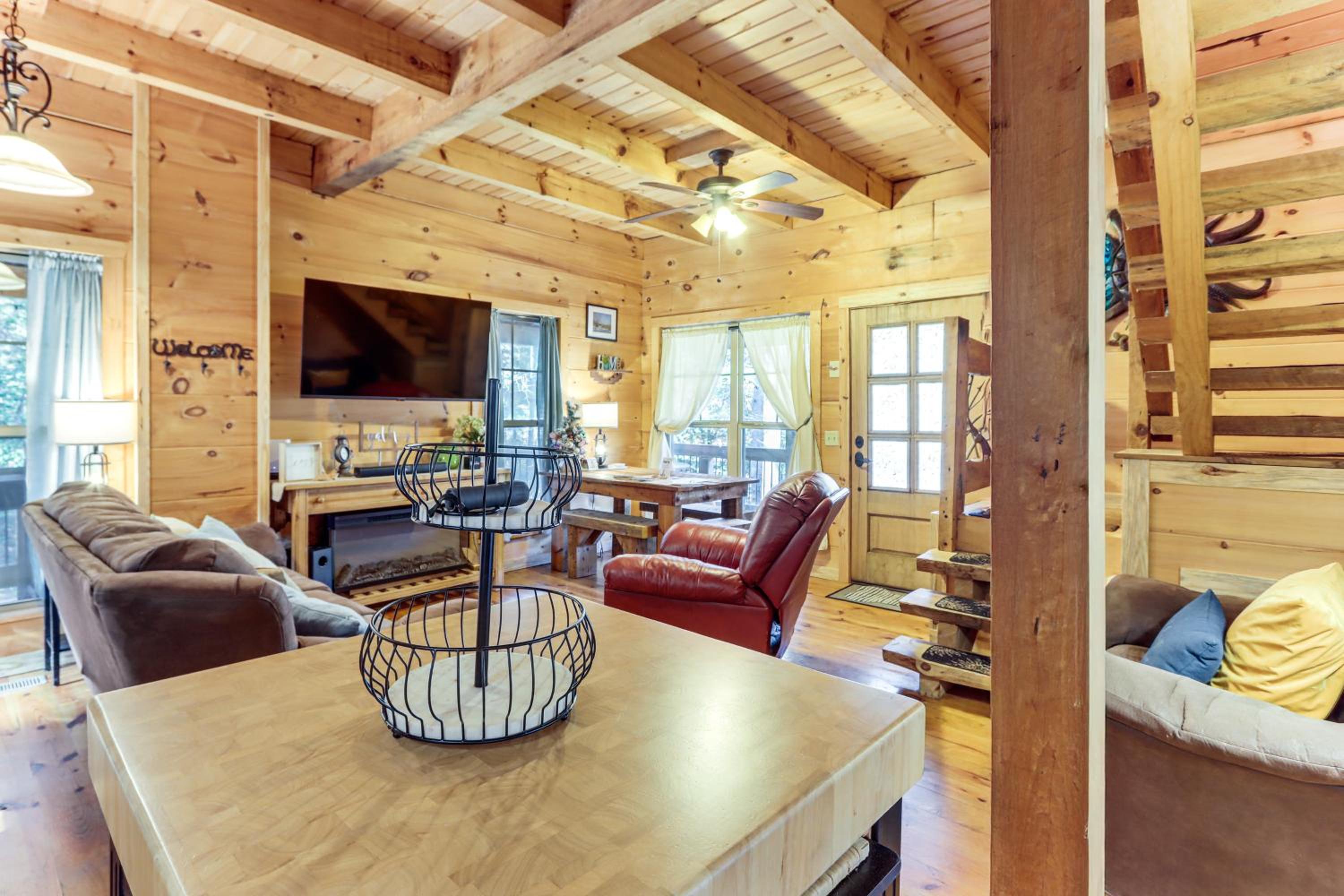 Newly Refreshed! Suches Cabin with Deck, Fire Pit