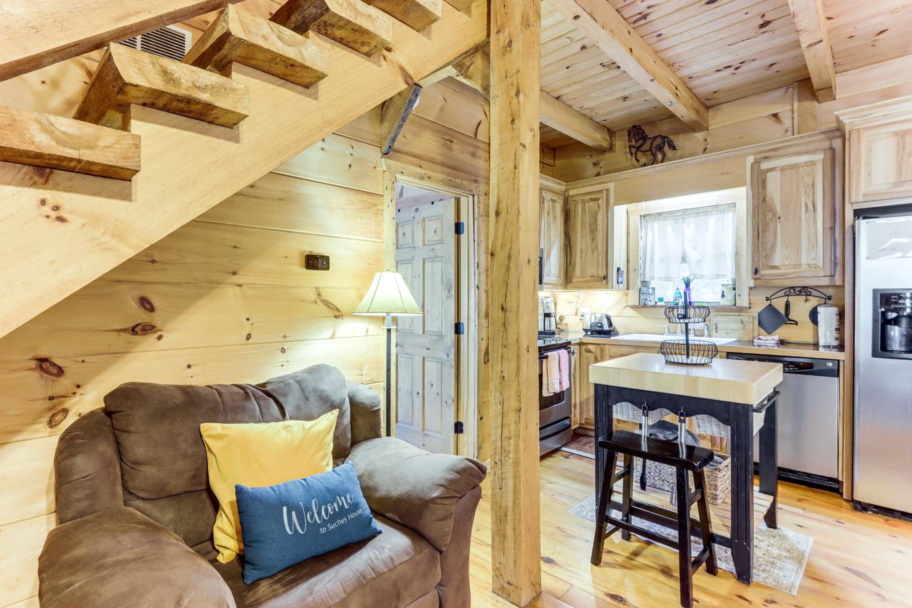 Newly Refreshed! Suches Cabin with Deck, Fire Pit