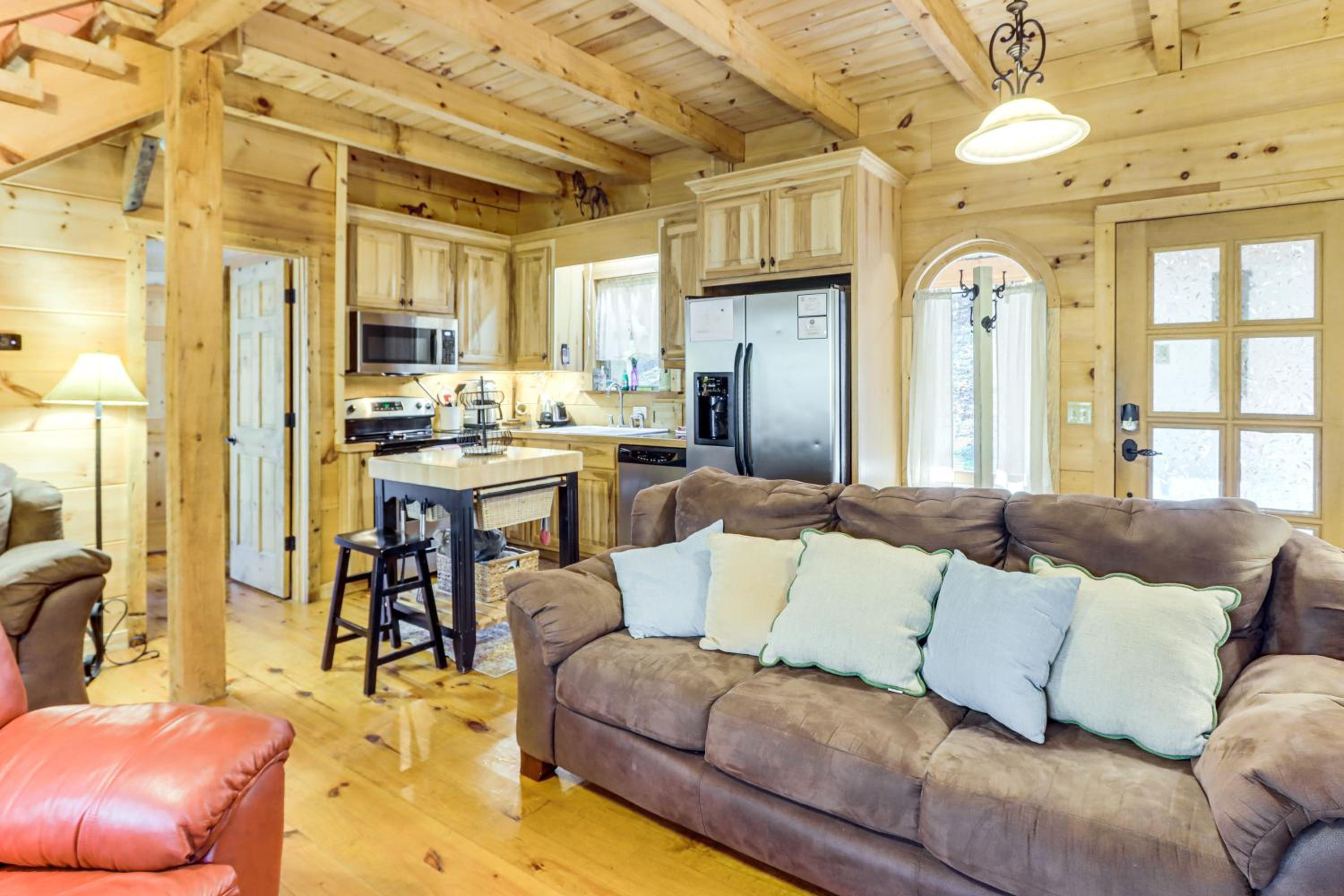 Newly Refreshed! Suches Cabin with Deck, Fire Pit
