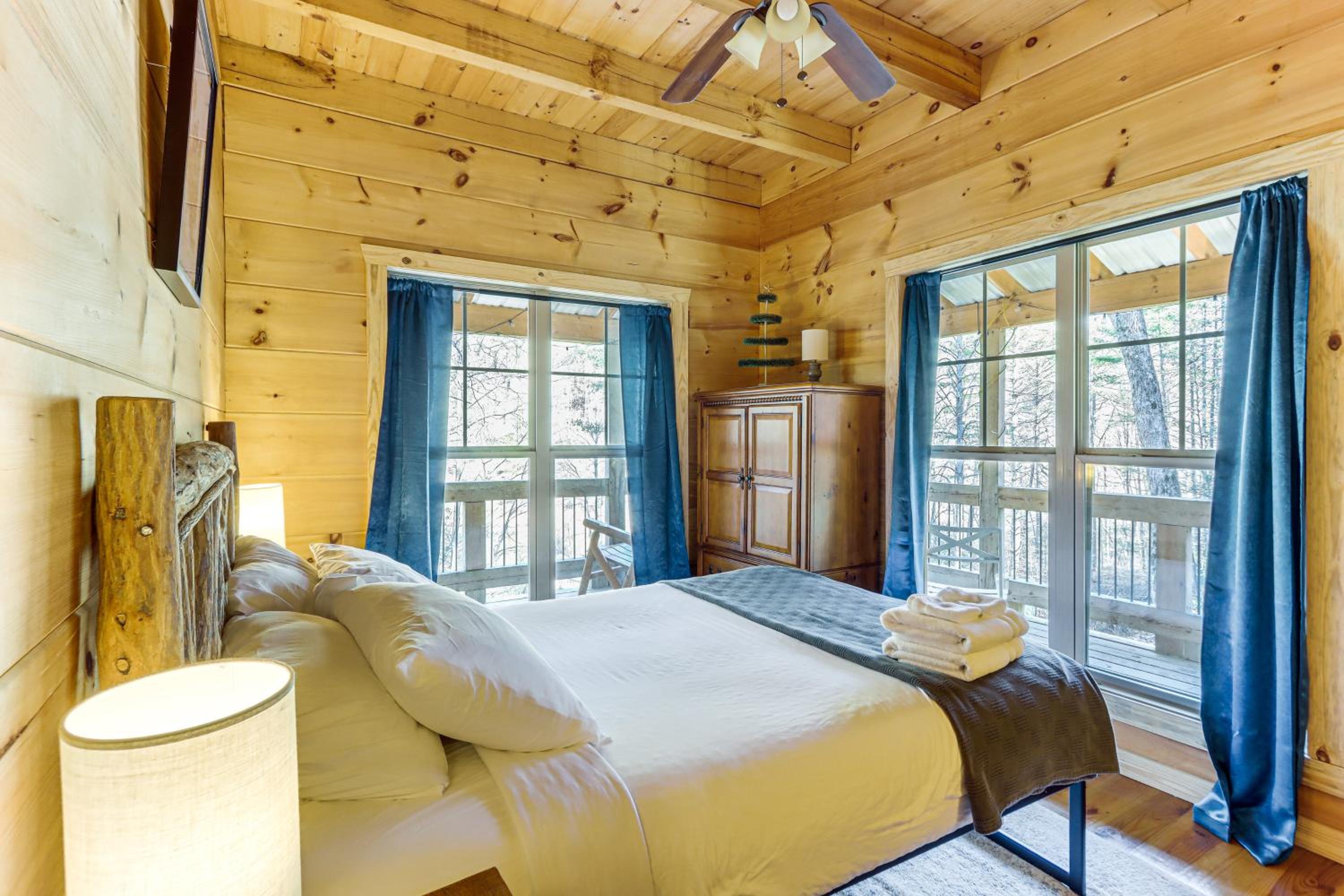Newly Refreshed! Suches Cabin with Deck, Fire Pit