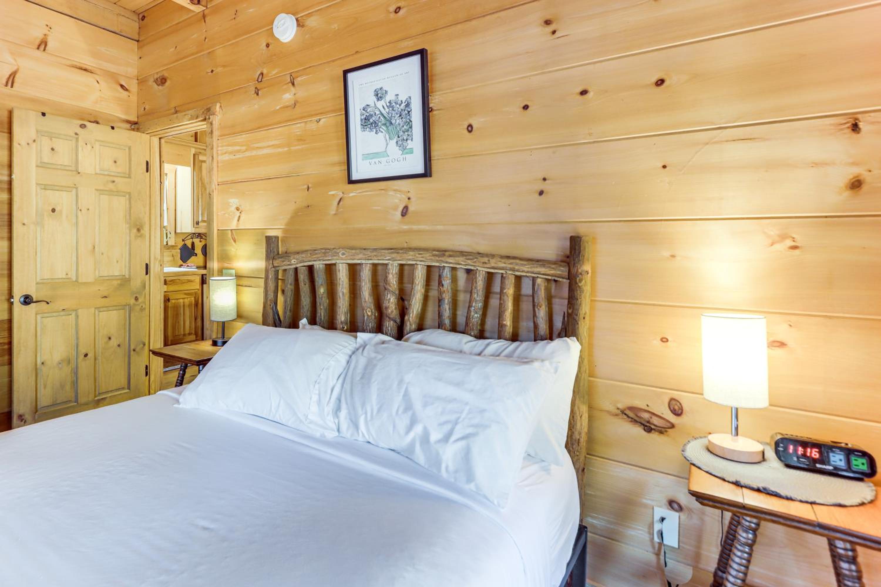 Newly Refreshed! Suches Cabin with Deck, Fire Pit