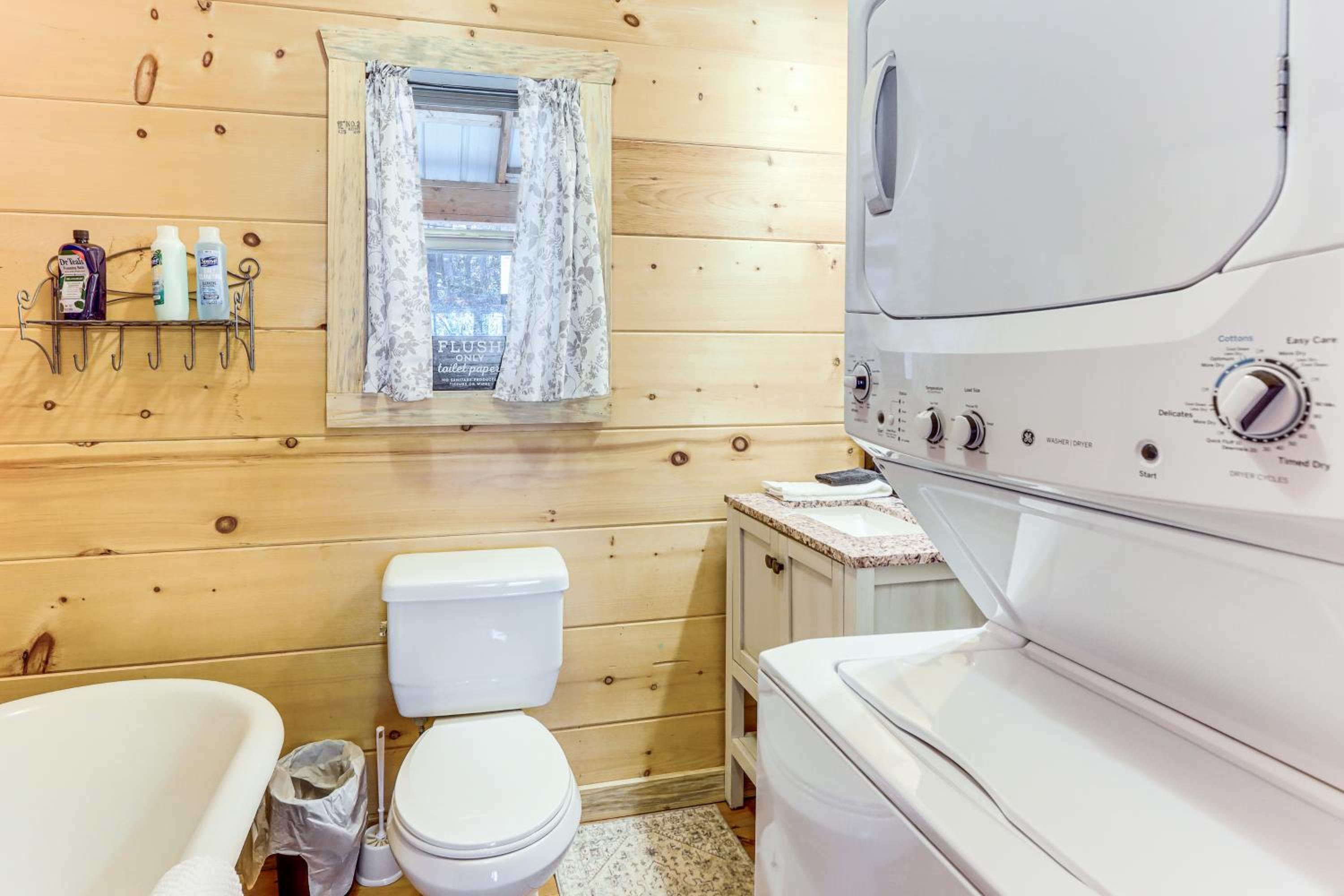 Newly Refreshed! Suches Cabin with Deck, Fire Pit