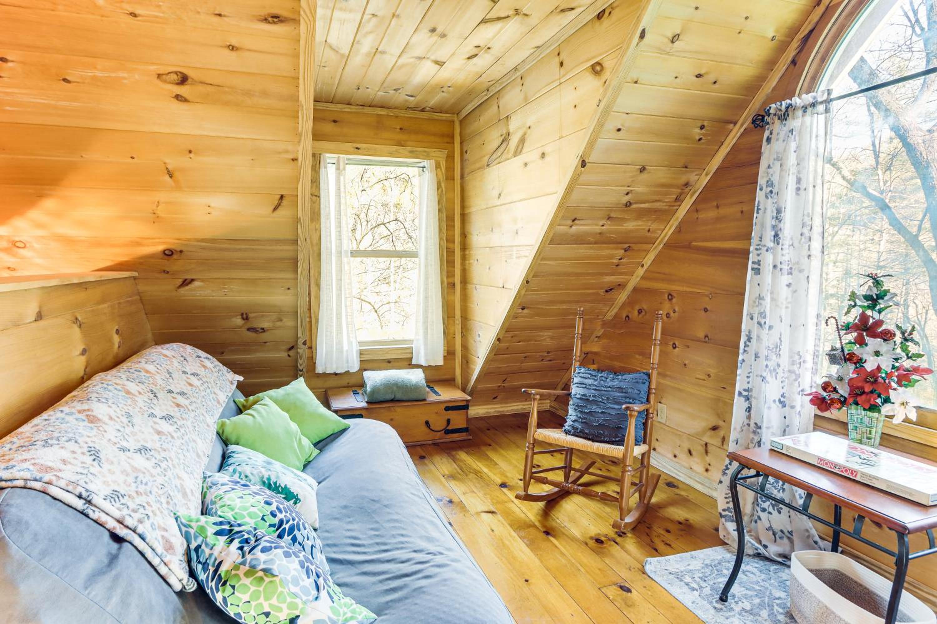 Newly Refreshed! Suches Cabin with Deck, Fire Pit