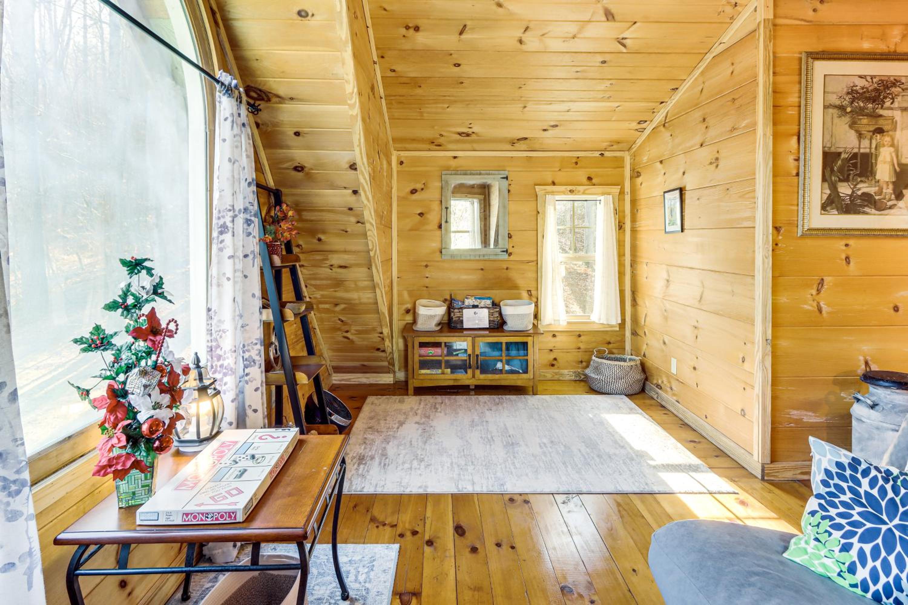 Newly Refreshed! Suches Cabin with Deck, Fire Pit