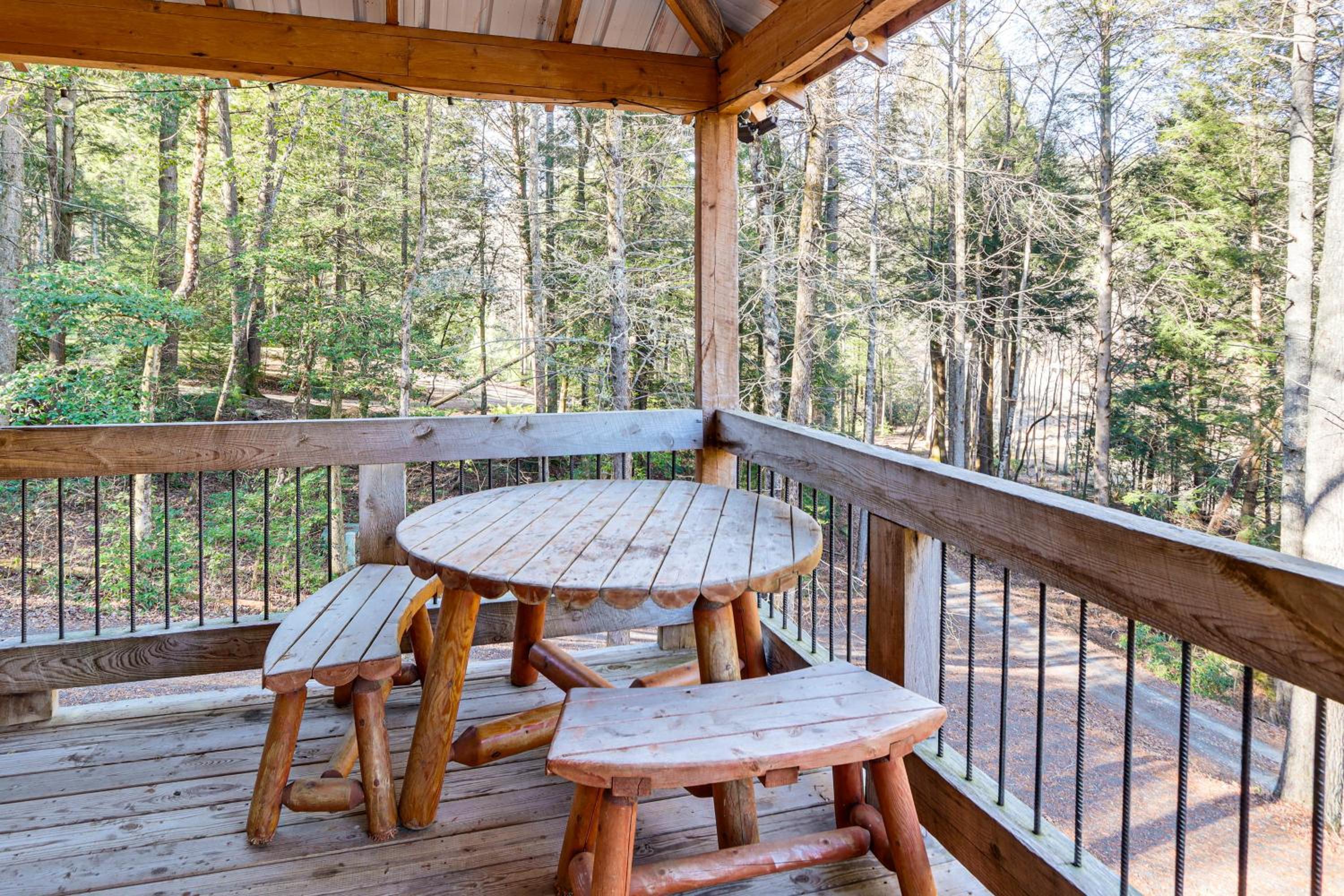 Newly Refreshed! Suches Cabin with Deck, Fire Pit