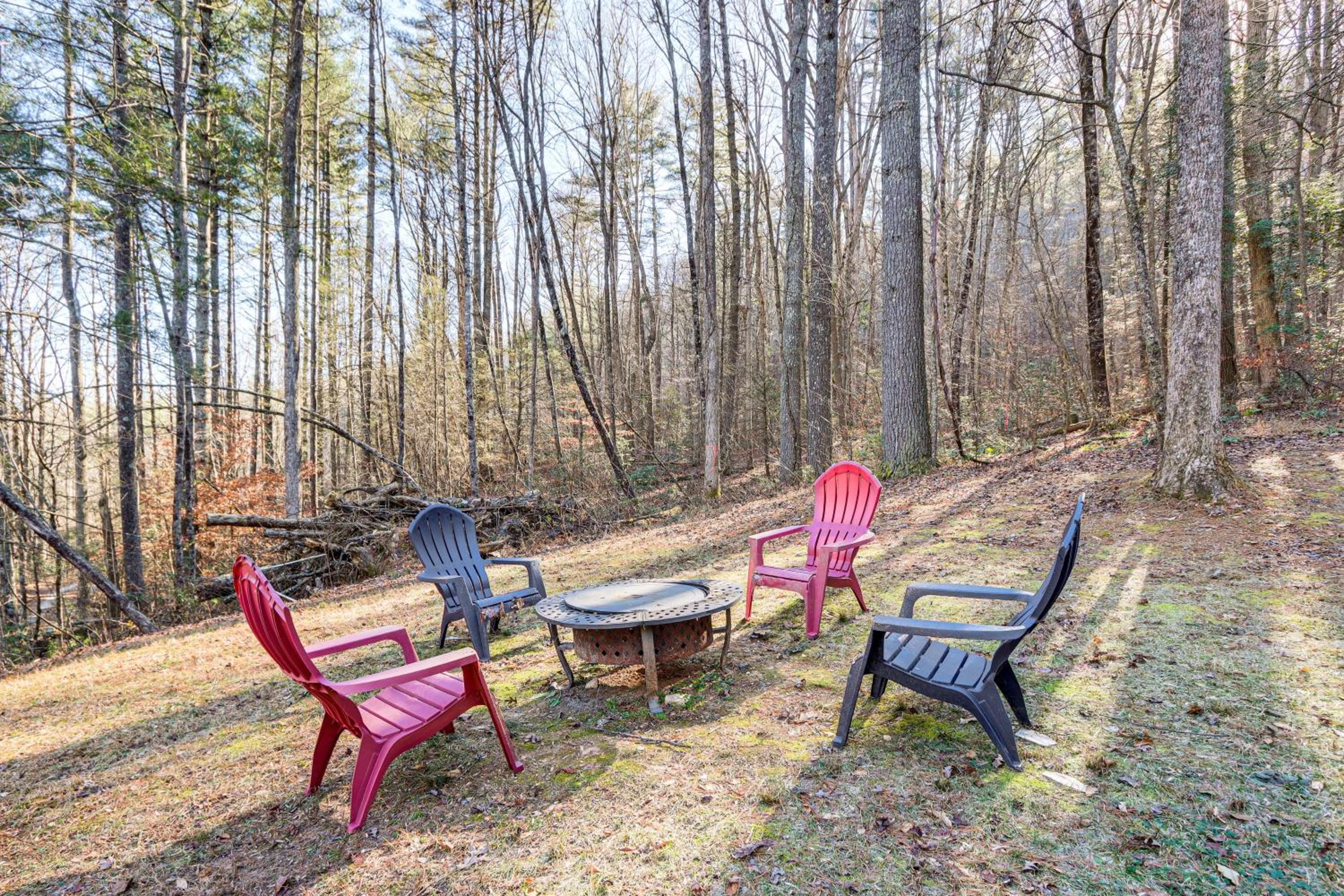 Newly Refreshed! Suches Cabin with Deck, Fire Pit