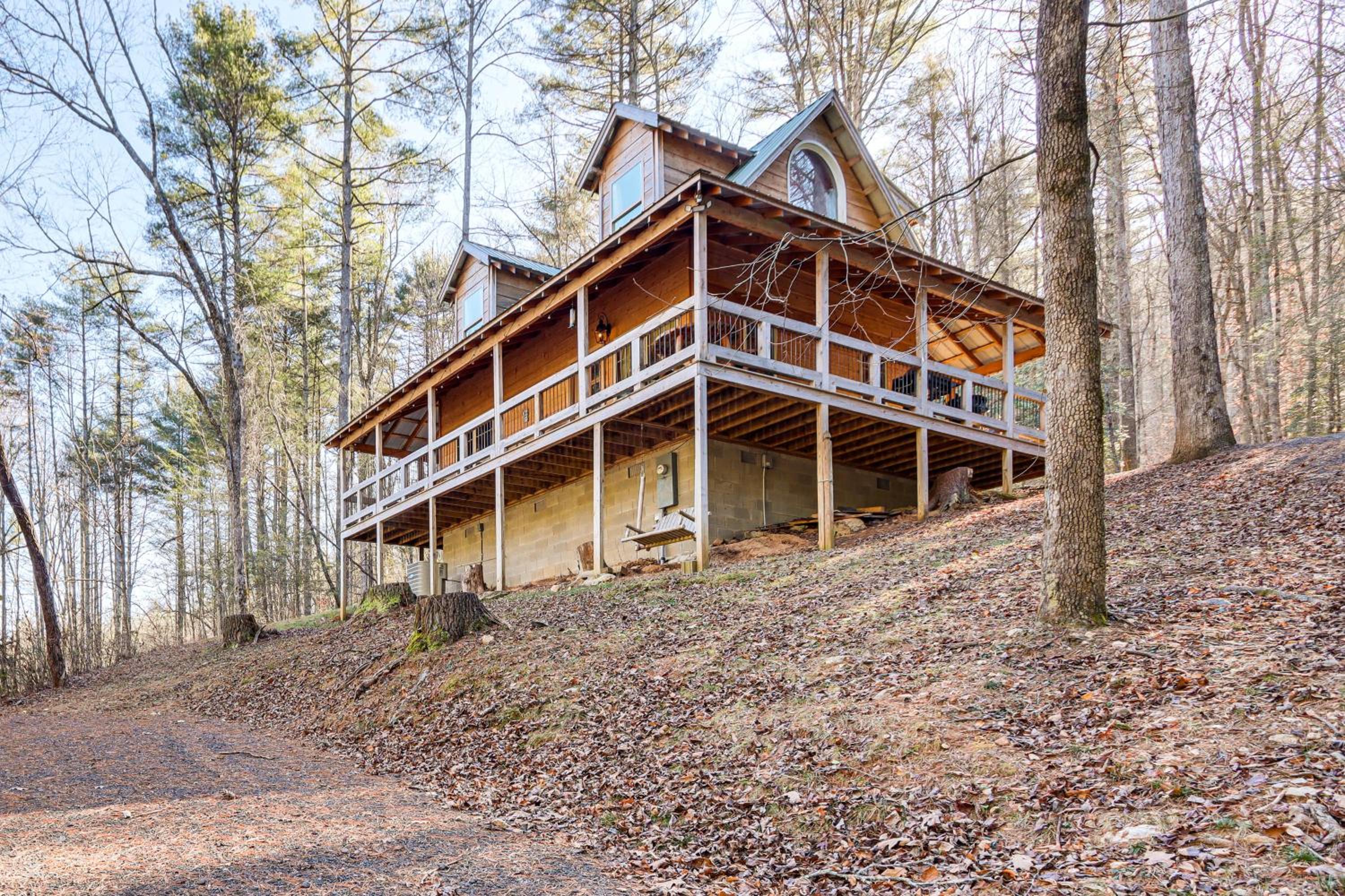 Newly Refreshed! Suches Cabin with Deck, Fire Pit