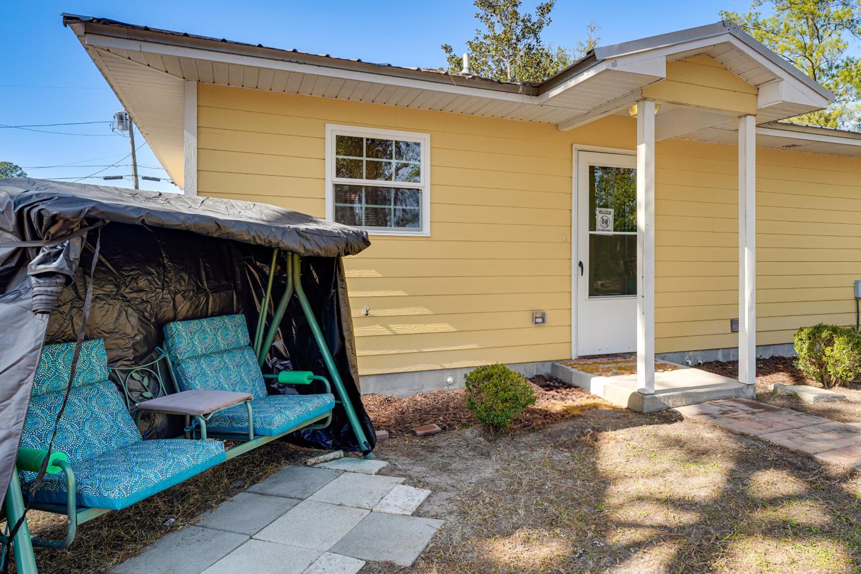 Close to Highway and Border North Florida Hideaway
