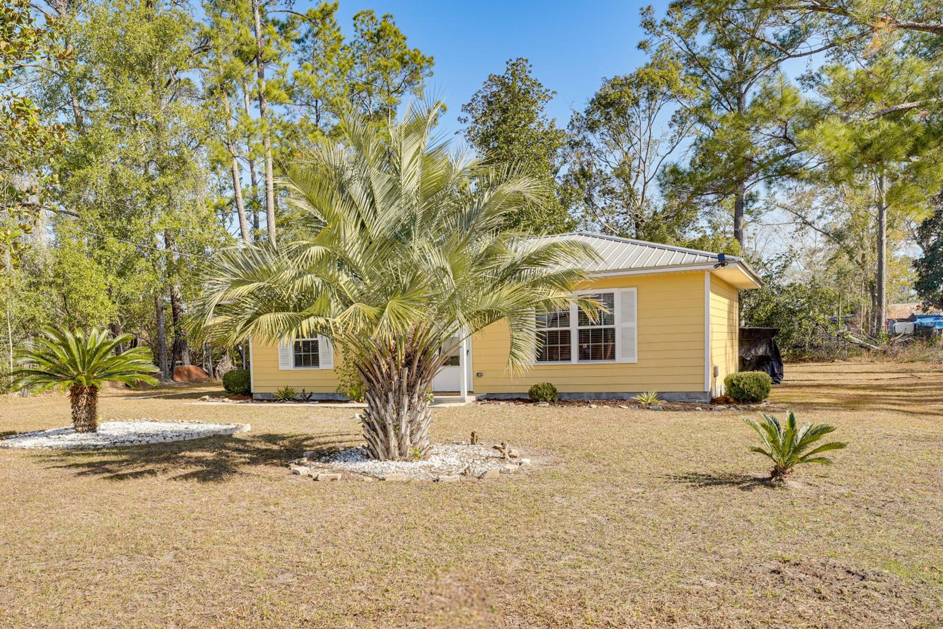 Close to Highway and Border North Florida Hideaway