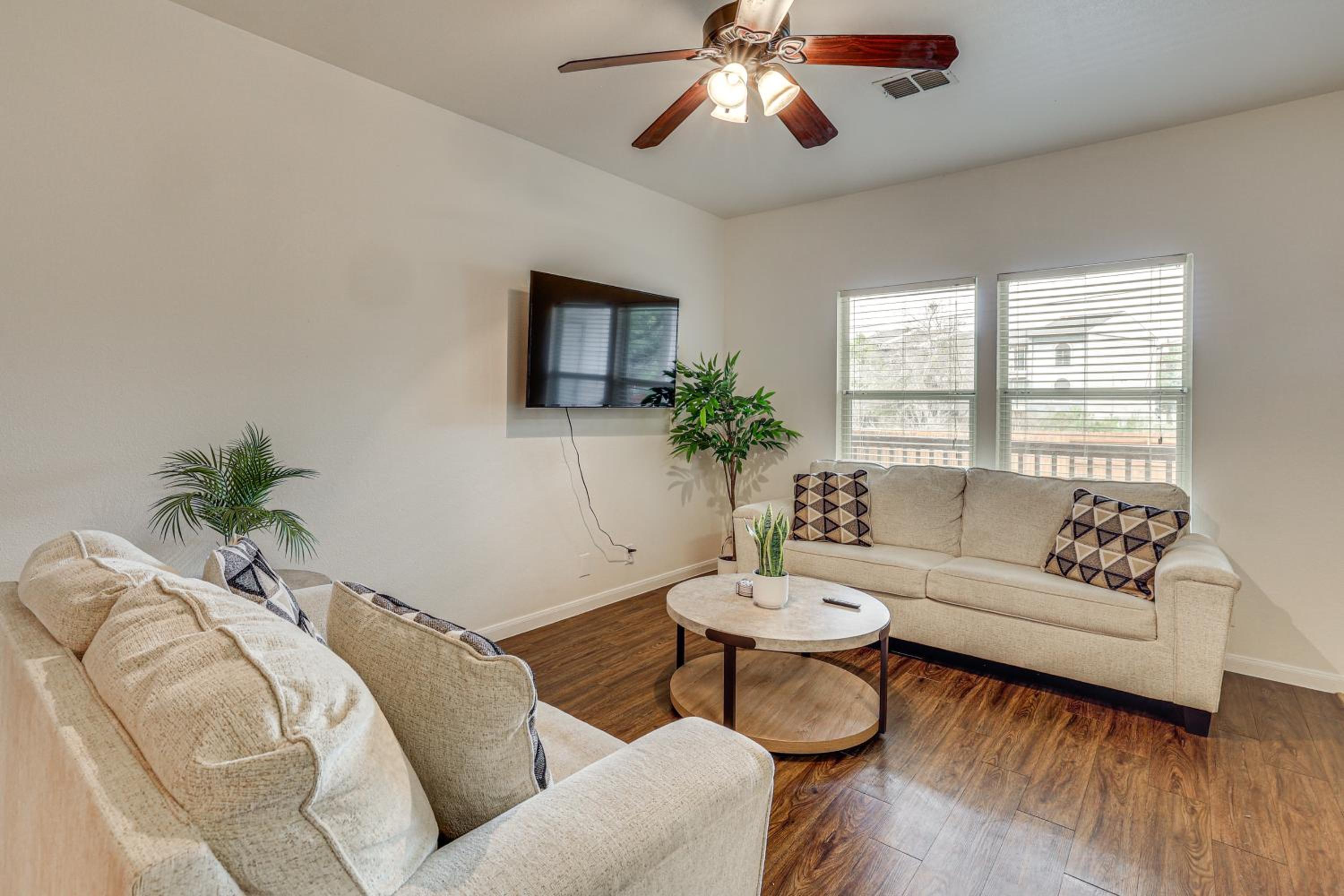 Suburban San Antonio Stay Near Parks and Hospitals