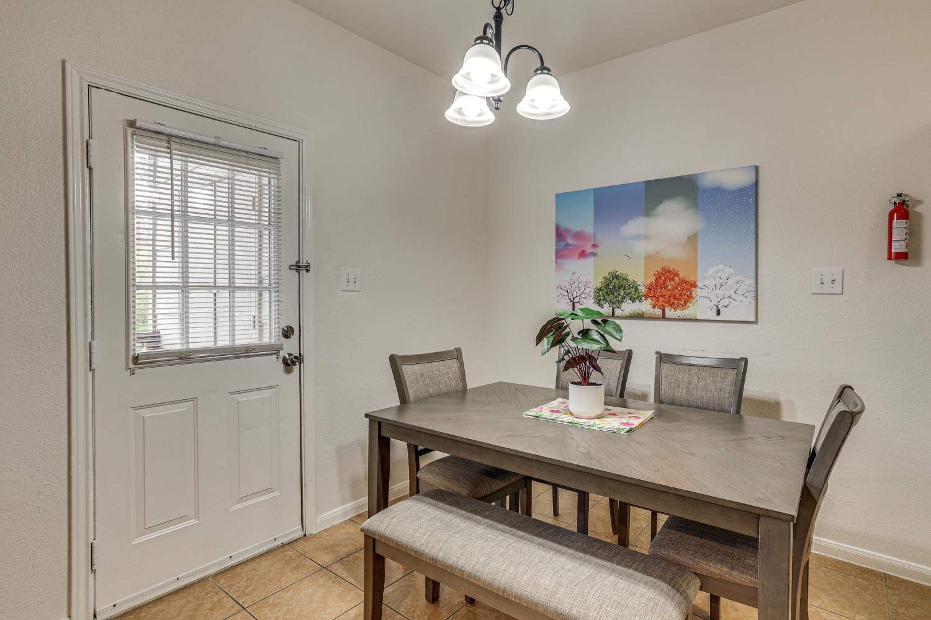Suburban San Antonio Stay Near Parks and Hospitals