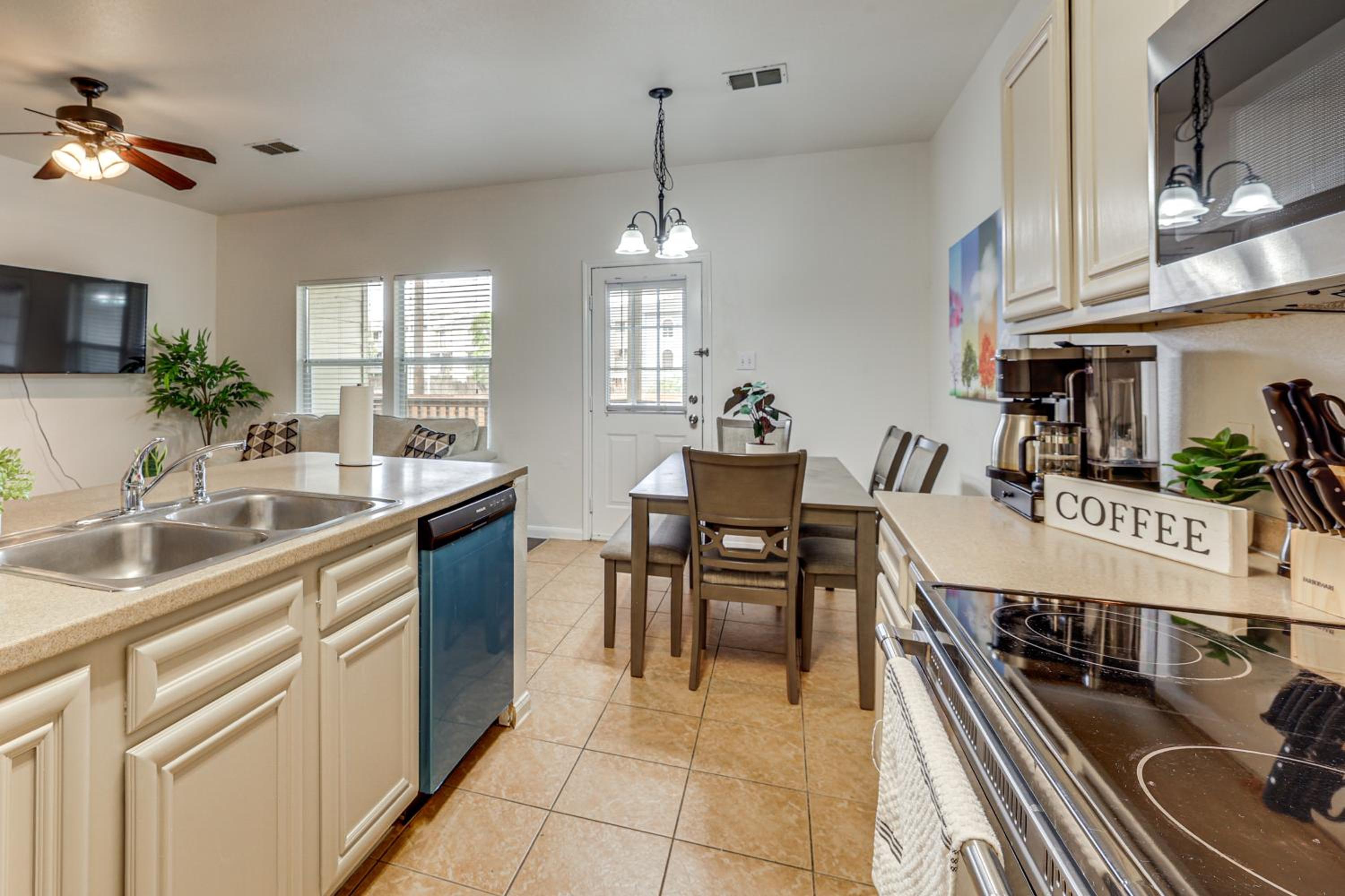 Suburban San Antonio Stay Near Parks and Hospitals