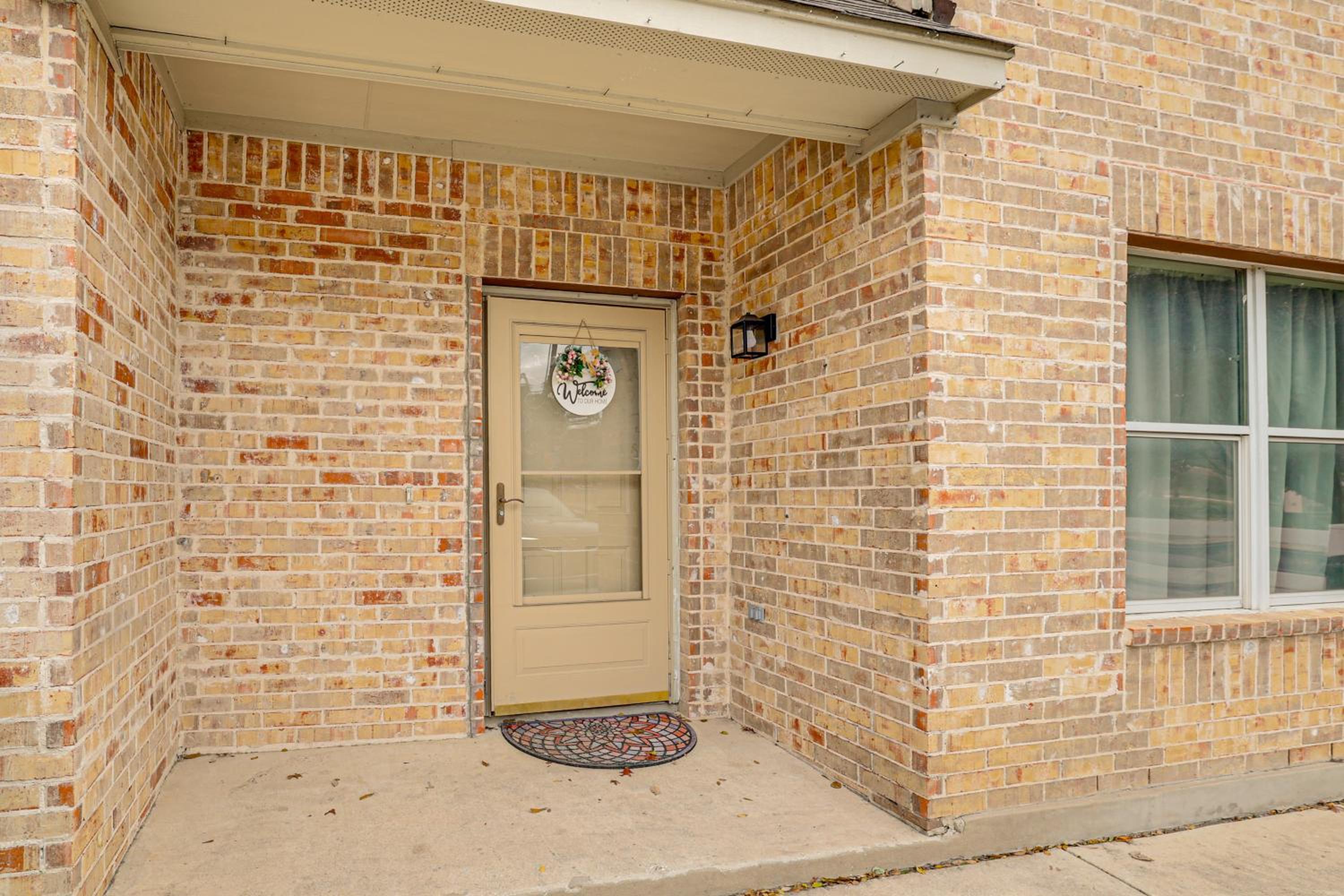 Suburban San Antonio Stay Near Parks and Hospitals