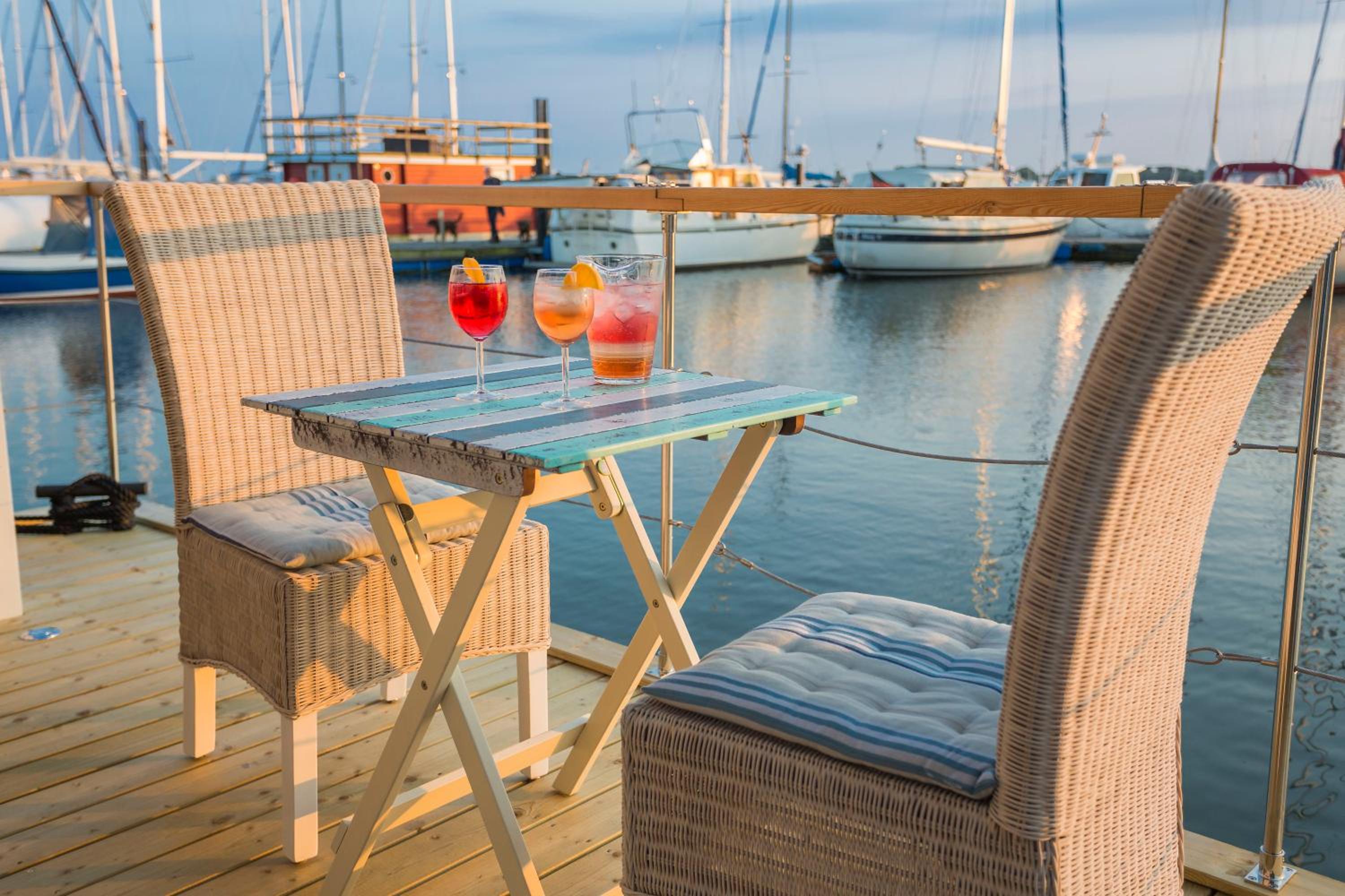 Ferienhaus auf dem Wasser - Hausboot Antje Frieda