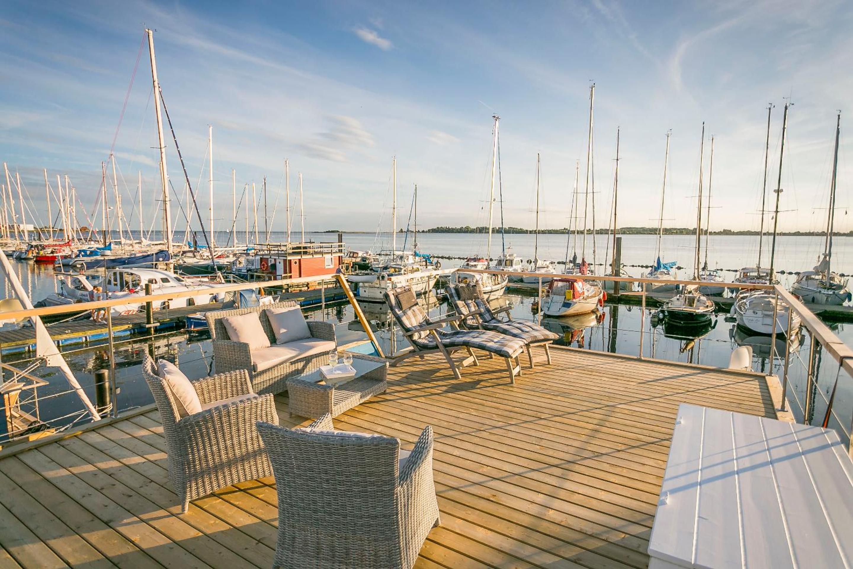 Ferienhaus auf dem Wasser - Hausboot Antje Frieda