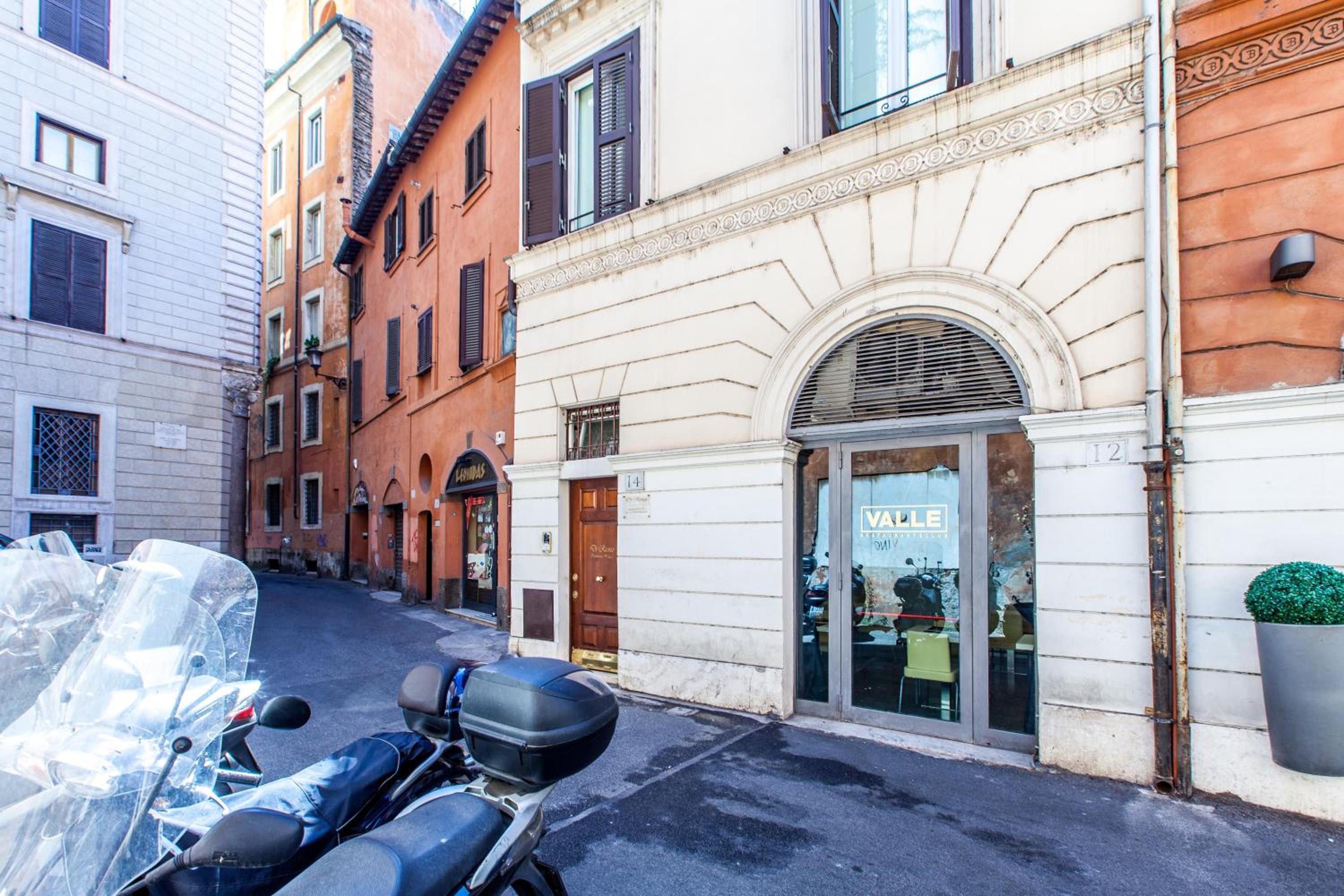 Di Rienzo Pantheon Palace