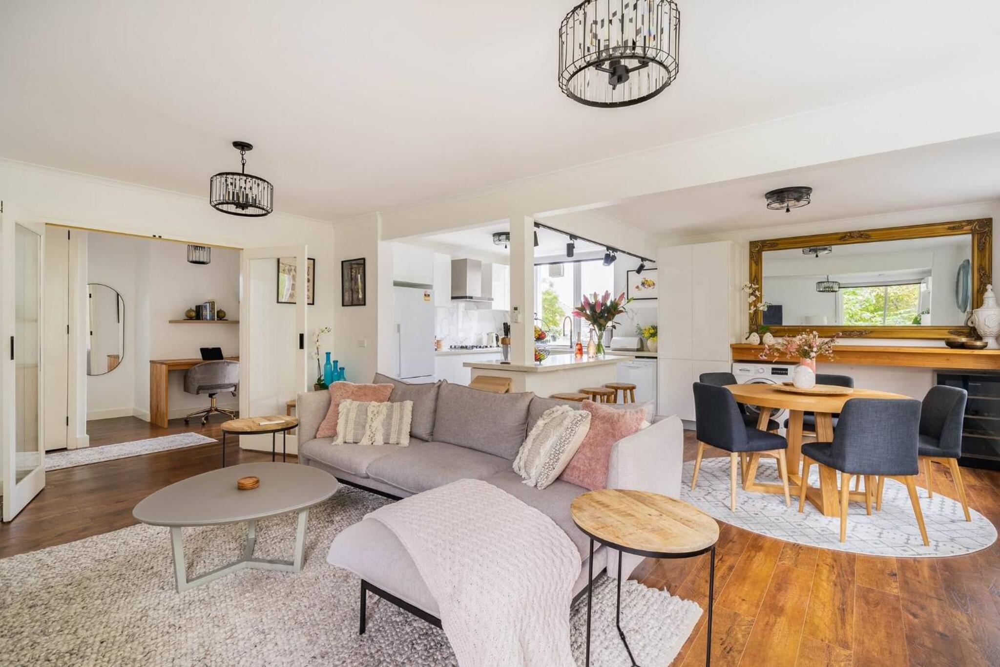 3bd 2 bthToorak Village luxurious Apartment, Relax