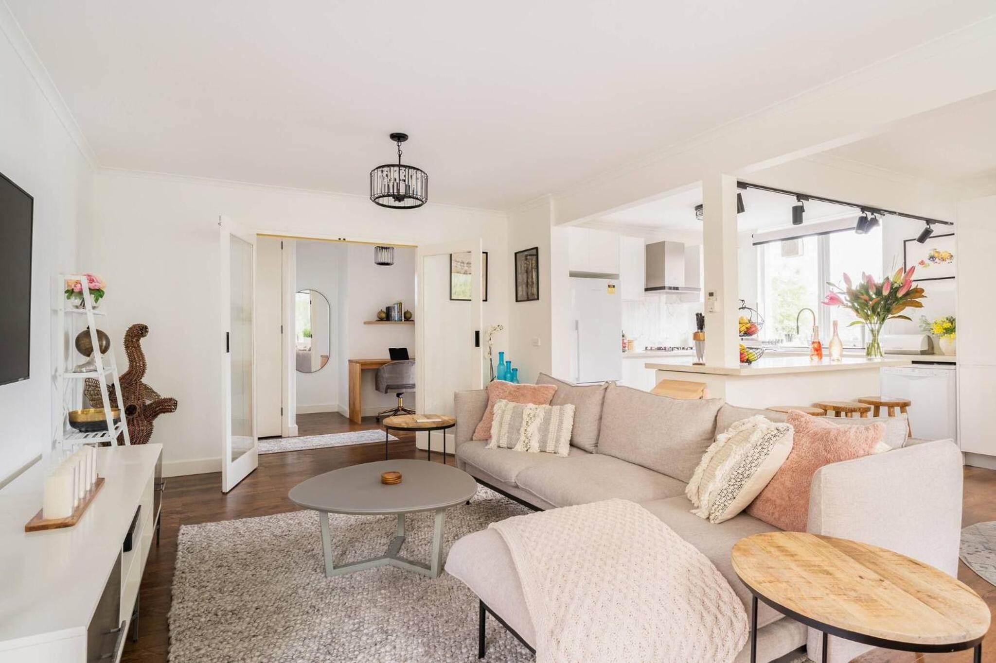3bd 2 bthToorak Village luxurious Apartment, Relax