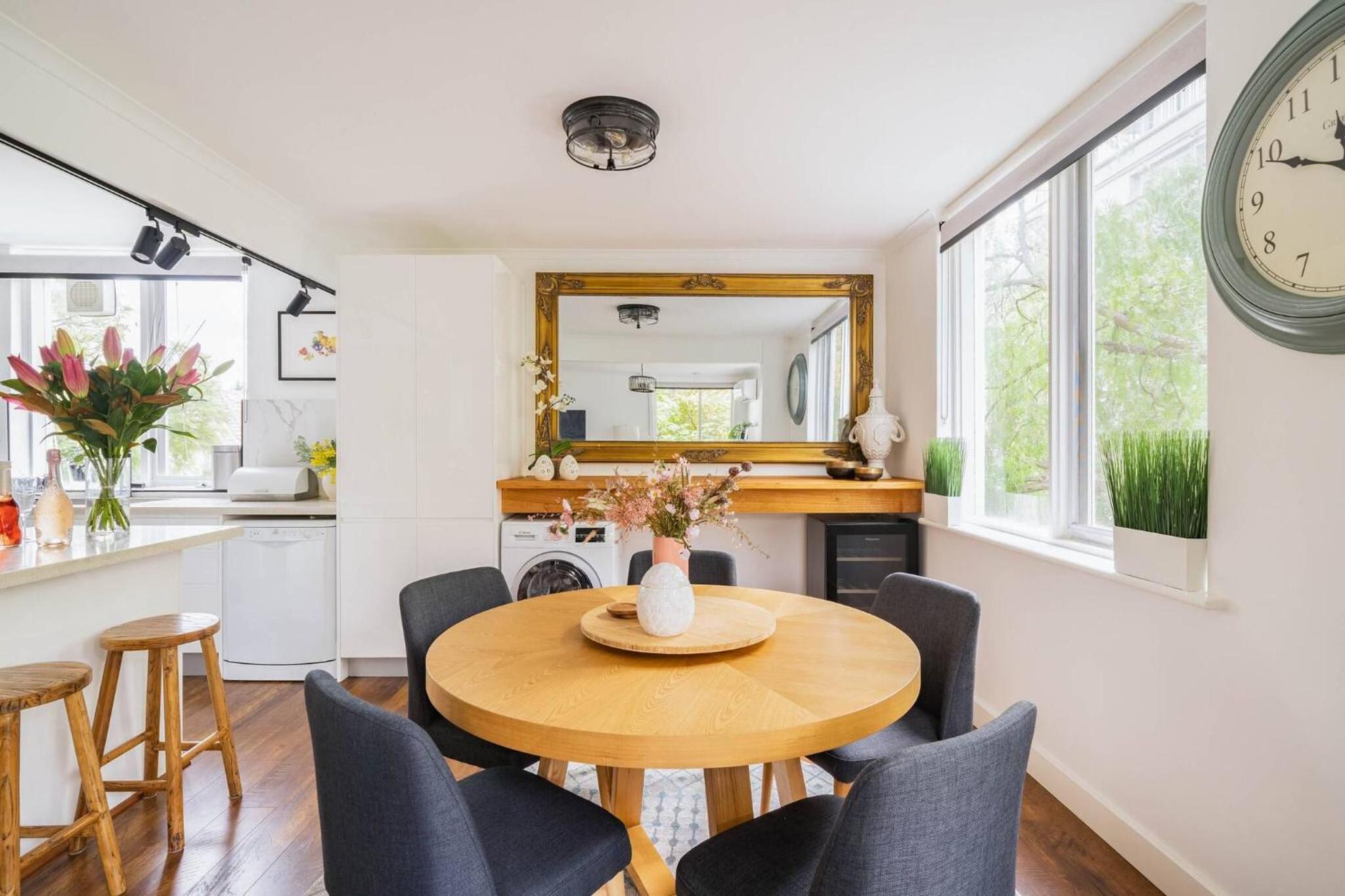 3bd 2 bthToorak Village luxurious Apartment, Relax