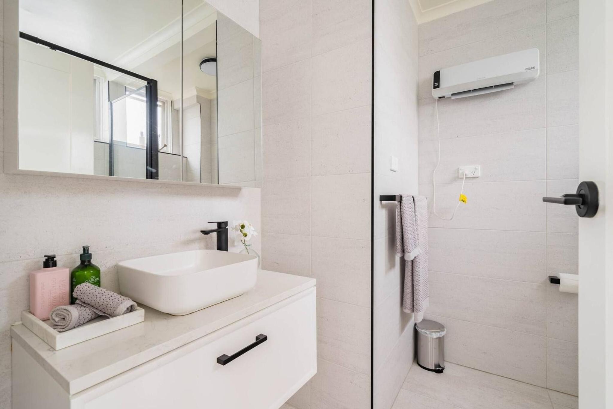3bd 2 bthToorak Village luxurious Apartment, Relax