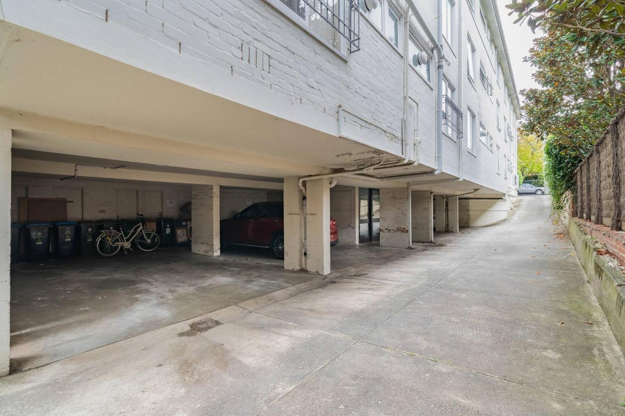 3bd 2 bthToorak Village luxurious Apartment, Relax