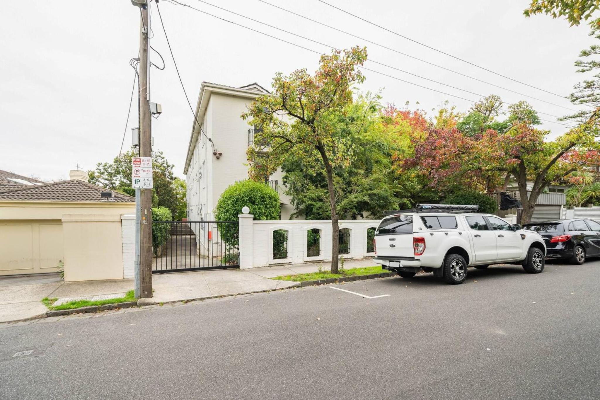 3bd 2 bthToorak Village luxurious Apartment, Relax